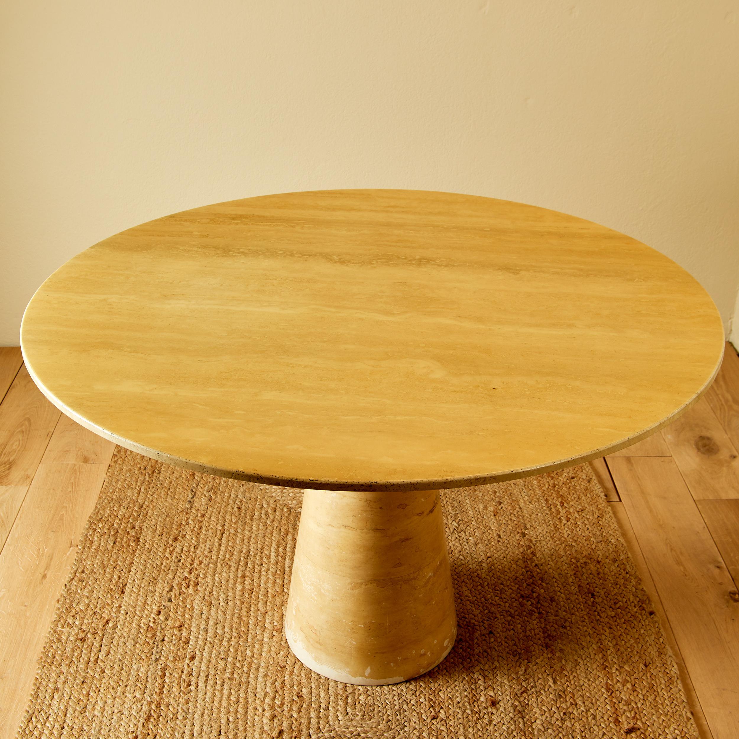 Angelo Mangiarotti, 
M1 Gueridon Table, 
varnished travertine, 
circa 1960, Italy.
Height 75 cm, diameter 120 cm, Depth of the plate 2,5 cm.