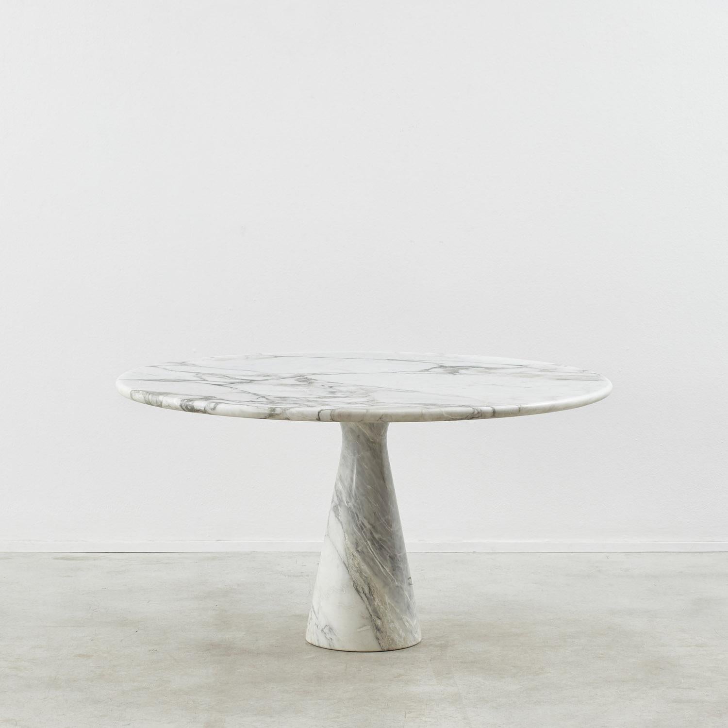 The M1 T70 table’s clean and elegant form was rooted in Angelo Mangiarotti’s desire to create an impressive table in substantial materials without any visible joints. Designed in 1969 for Skipper, it is made solely from solid Arabescato marble, in