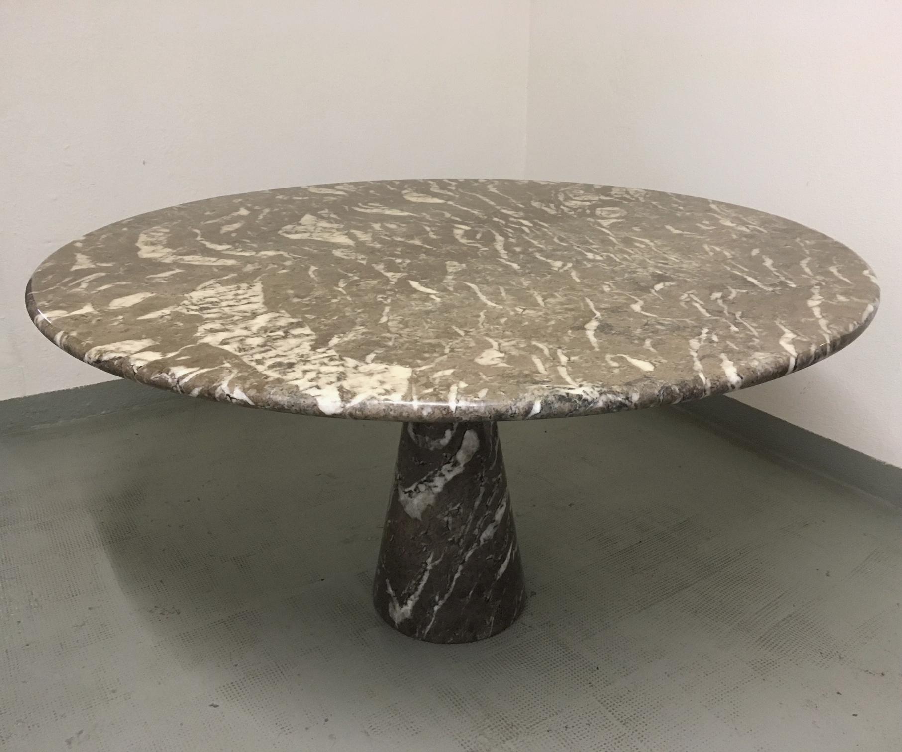 Angelo Mangiarotti pedestal marble circular table, produced by Skipper, Italy, 1970s.
The tabletop present a damage on the edge (pictures) but remains fully functional,
Patterned grey / white
Measures: 130 cm diameter / 72 cm high.