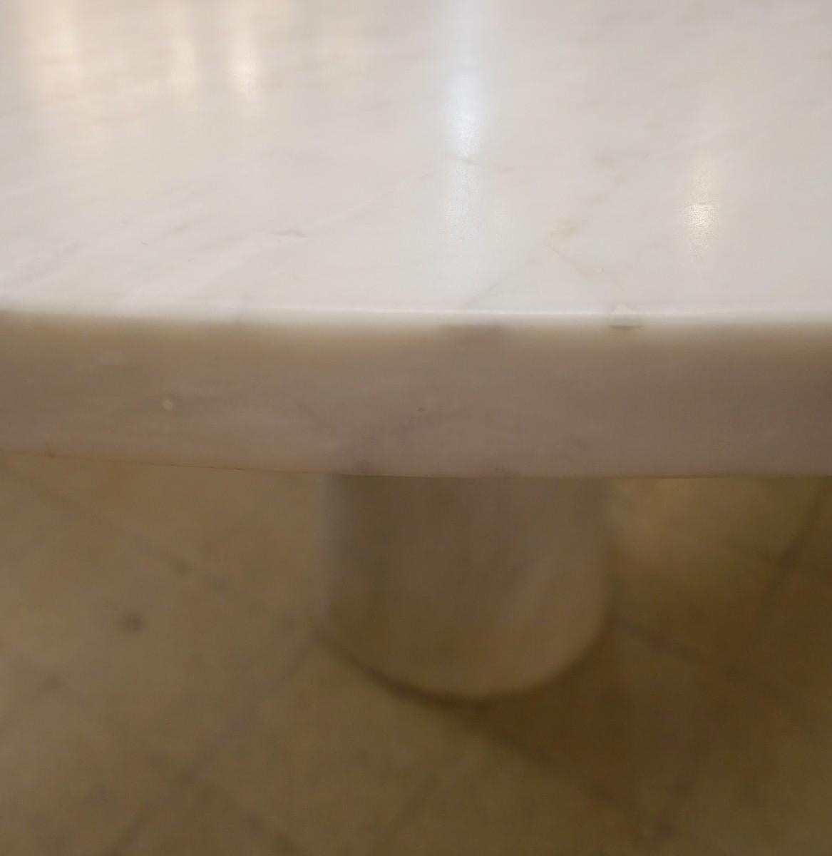 Mid-Century Modern White Angelo Mangiarotti Marble Round Dining Table, 1970s In Good Condition In Brussels, BE