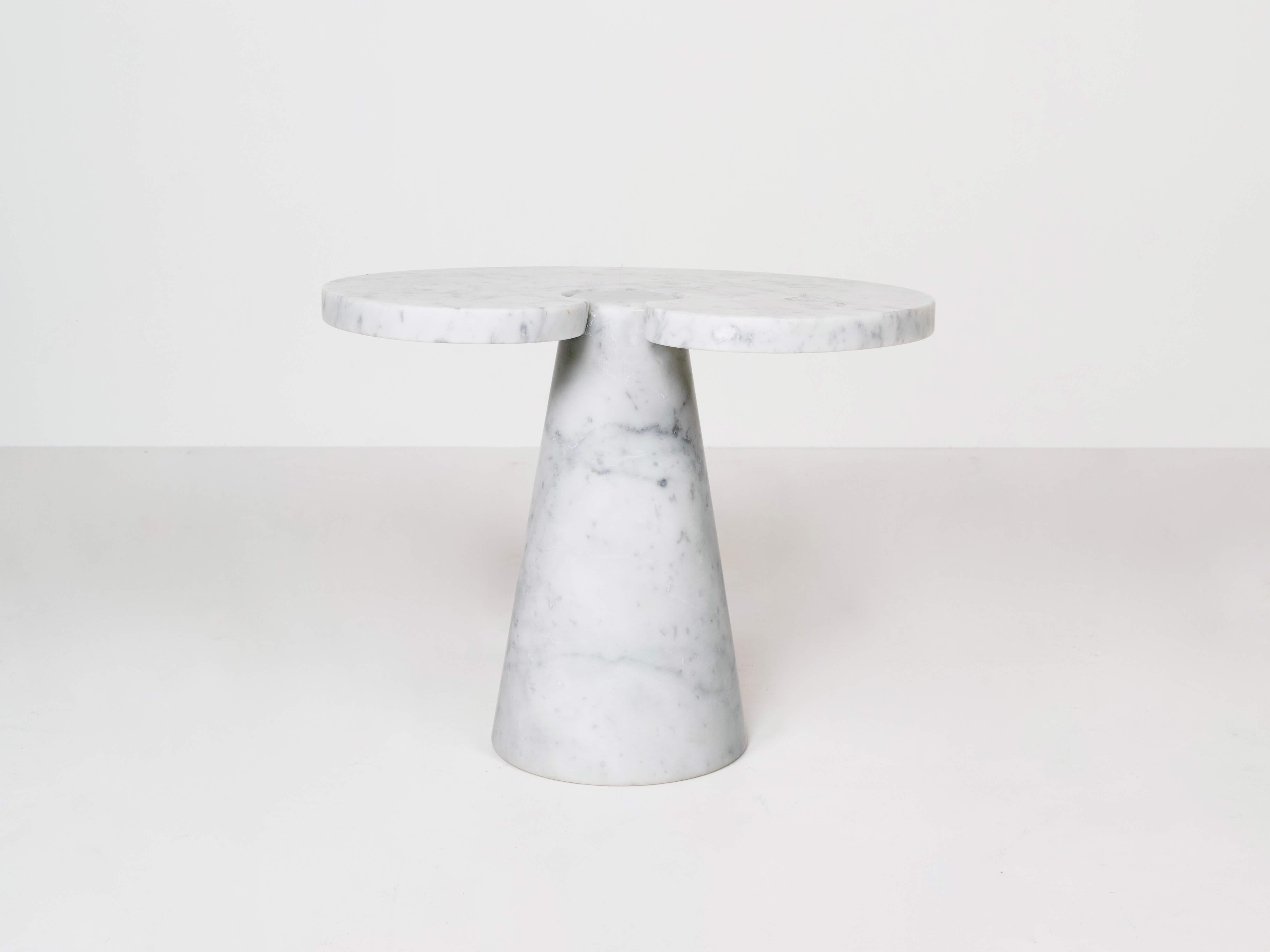 Amazing marble side- or coffee table in Angelo Mangiarotti style from Italy 1970s. This table made of Carrara Marble has the same design as Mangiarotti's design for Skipper from the 'Eros' series. The table consists of a cone shaped leg out of one
