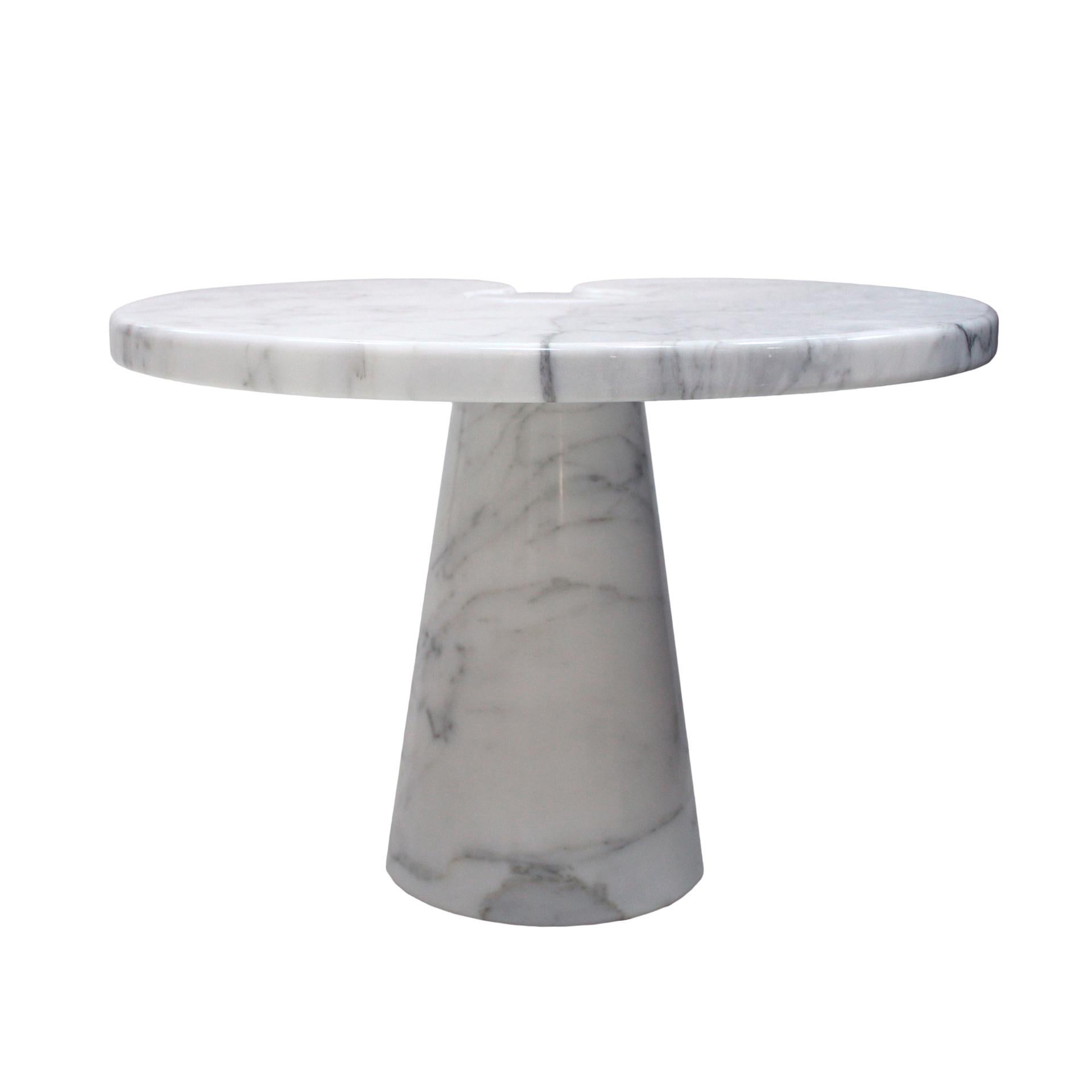Arabescato marble side table designed by Angelo Mangiarotti. The table belong to the 