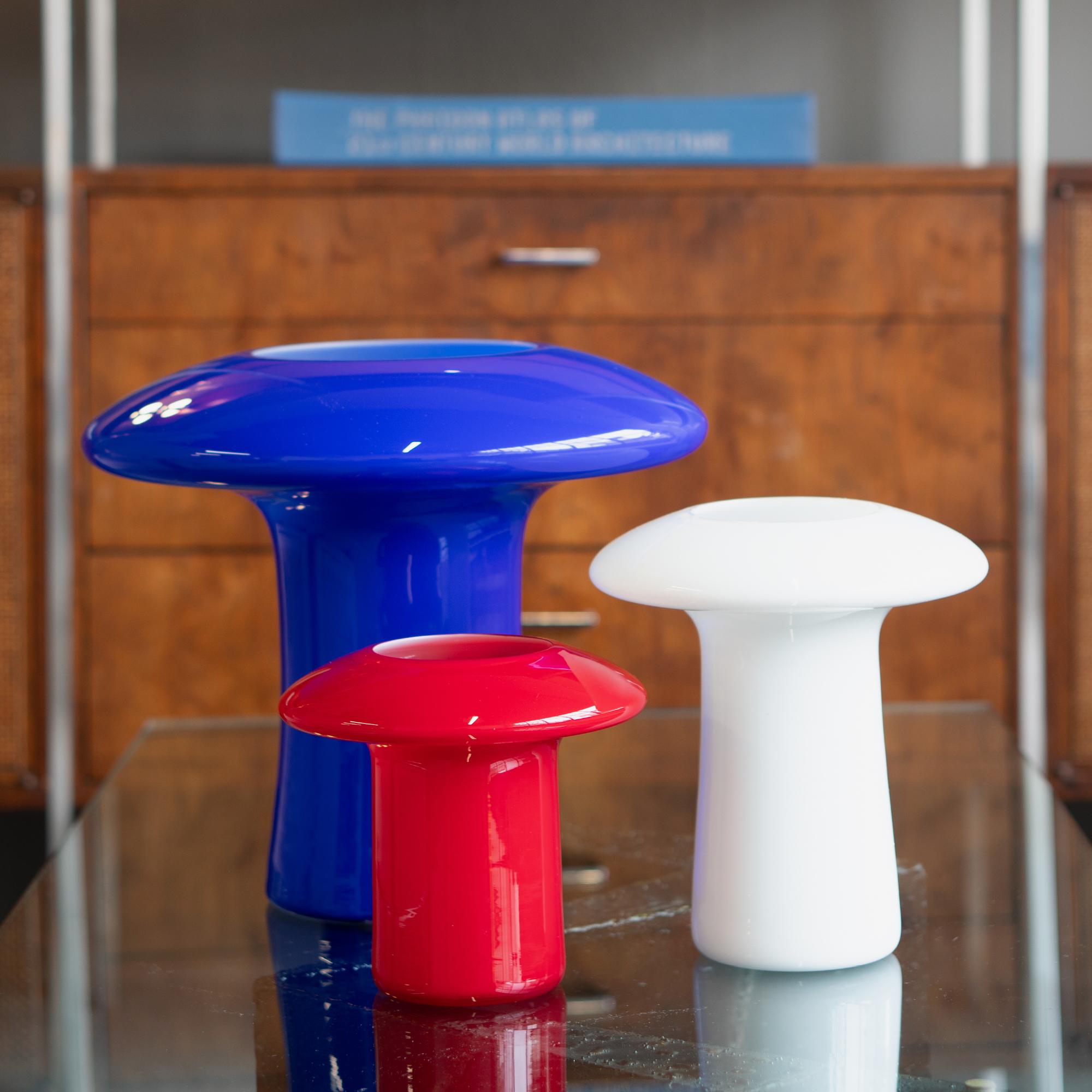 Angelo Mangiarotti was an influential Italian architect and designer known for his innovative work with Knoll. His designs often showcased a harmonious blend of form and function, with a focus on clean lines and architectural elements. Mangiarotti's