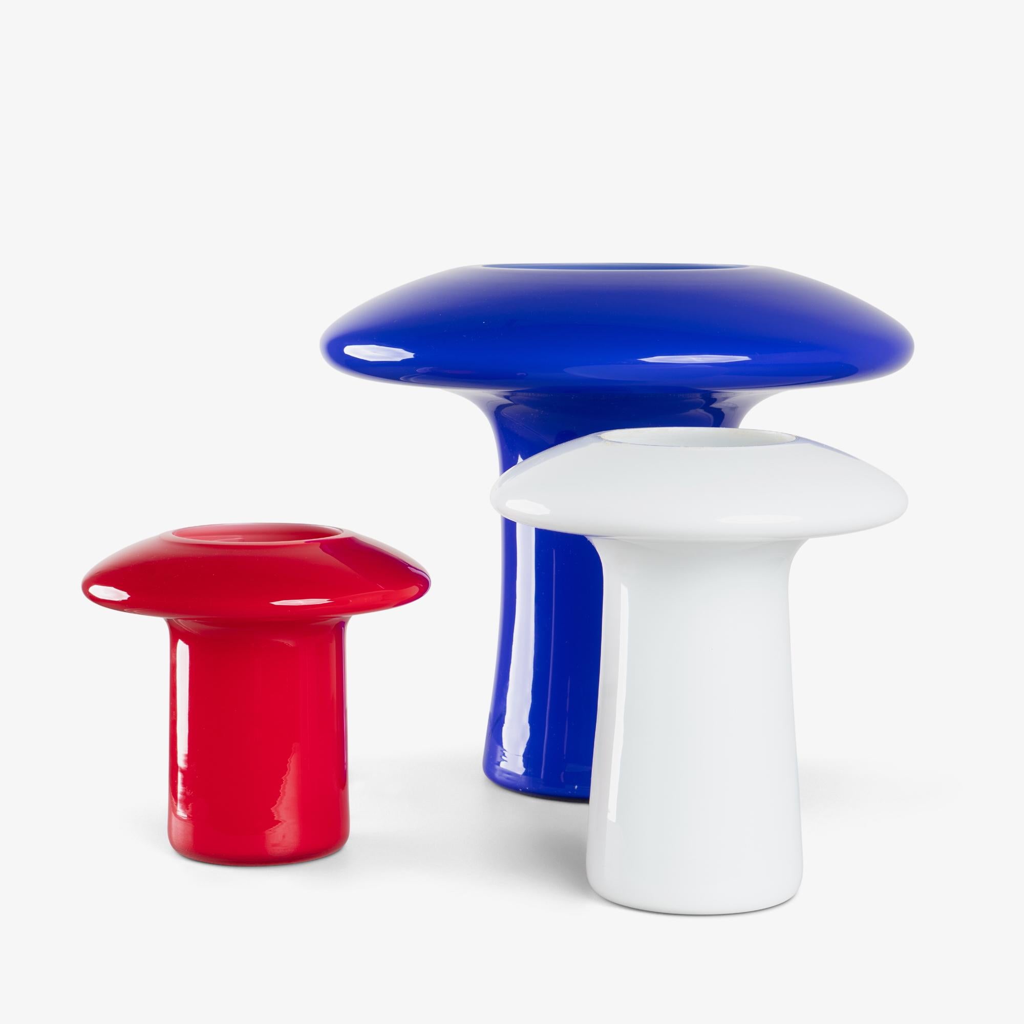 Angelo Mangiarotti Murano Glass Mushroom Vases for Knoll in Blue Red and White In Fair Condition For Sale In Stamford, CT