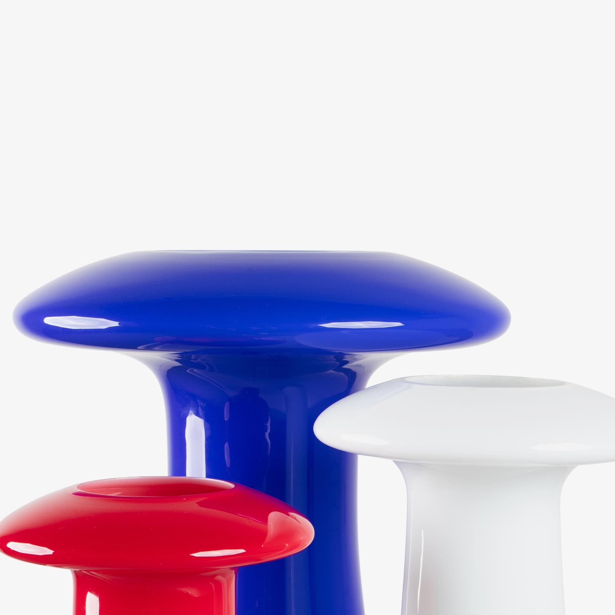 Angelo Mangiarotti Murano Glass Mushroom Vases for Knoll in Blue Red and White For Sale 2