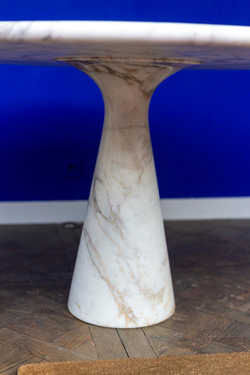 Angelo Mangiarotti, attributed to.
Skipper, edited by. 

Table, or pedestal table, in white marble. Round shaped top standing on a conical foot.

Italian work realized in the 1970s. 

Dimensions : H 72,5 x D 128 cm. 
 

Angelo Mangiarotti