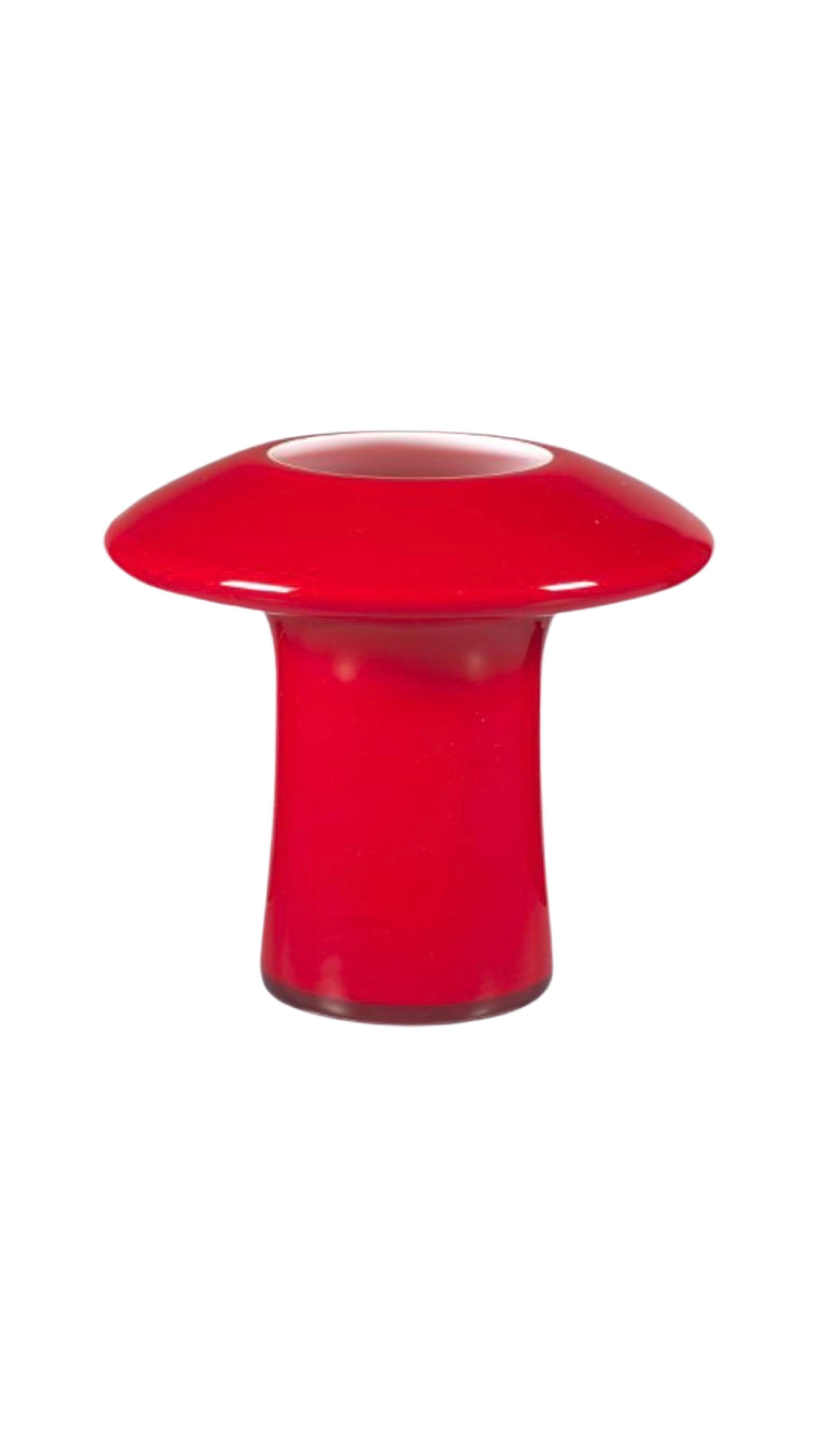 Italian Angelo Mangiarotti red glass vase for Knoll International, Italy, circa 1968