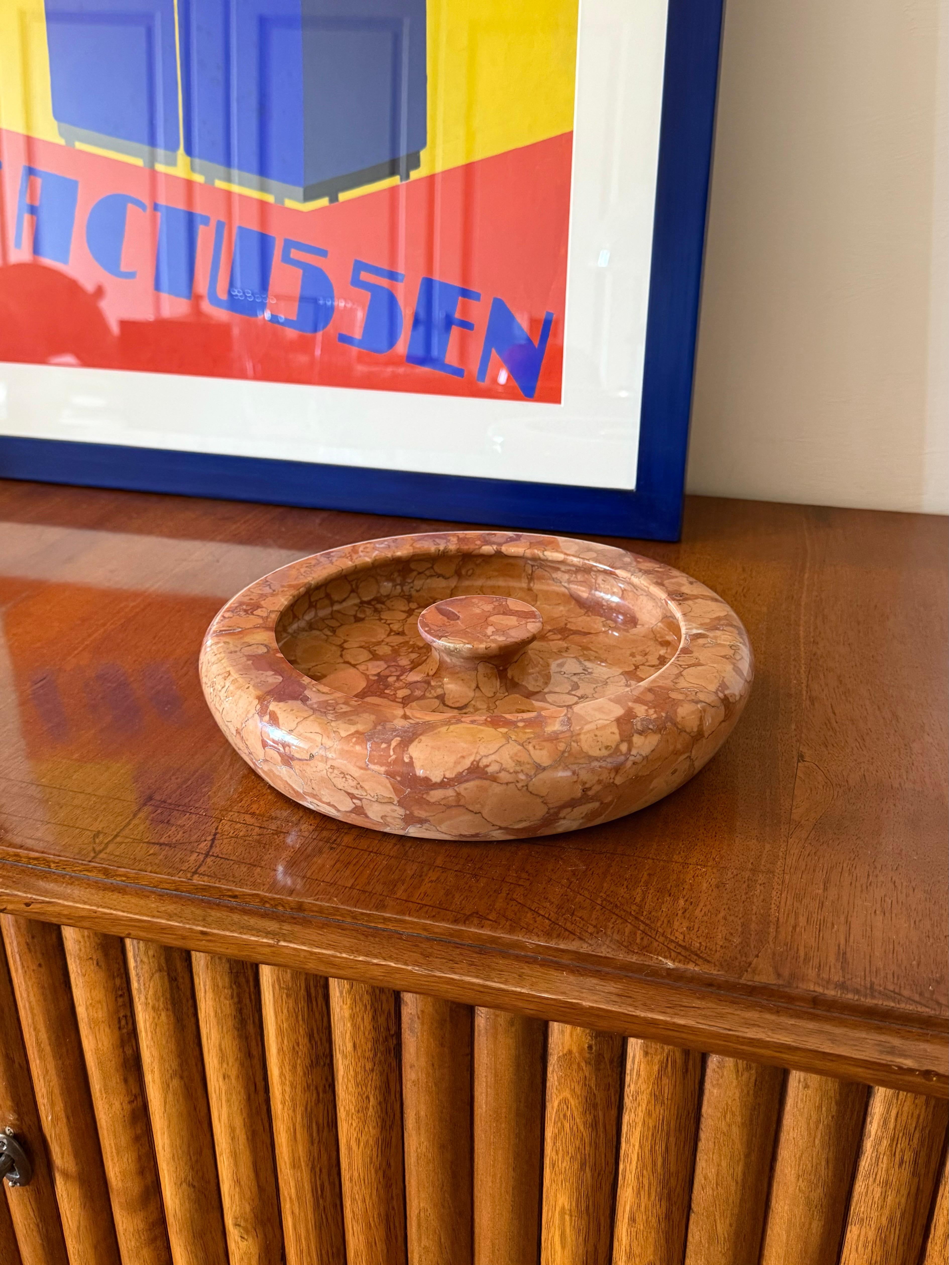 Angelo Mangiarotti, red marble centerpiece / bowl, Knoll Internat. Italy, 1970s Moderno de mediados de siglo en venta