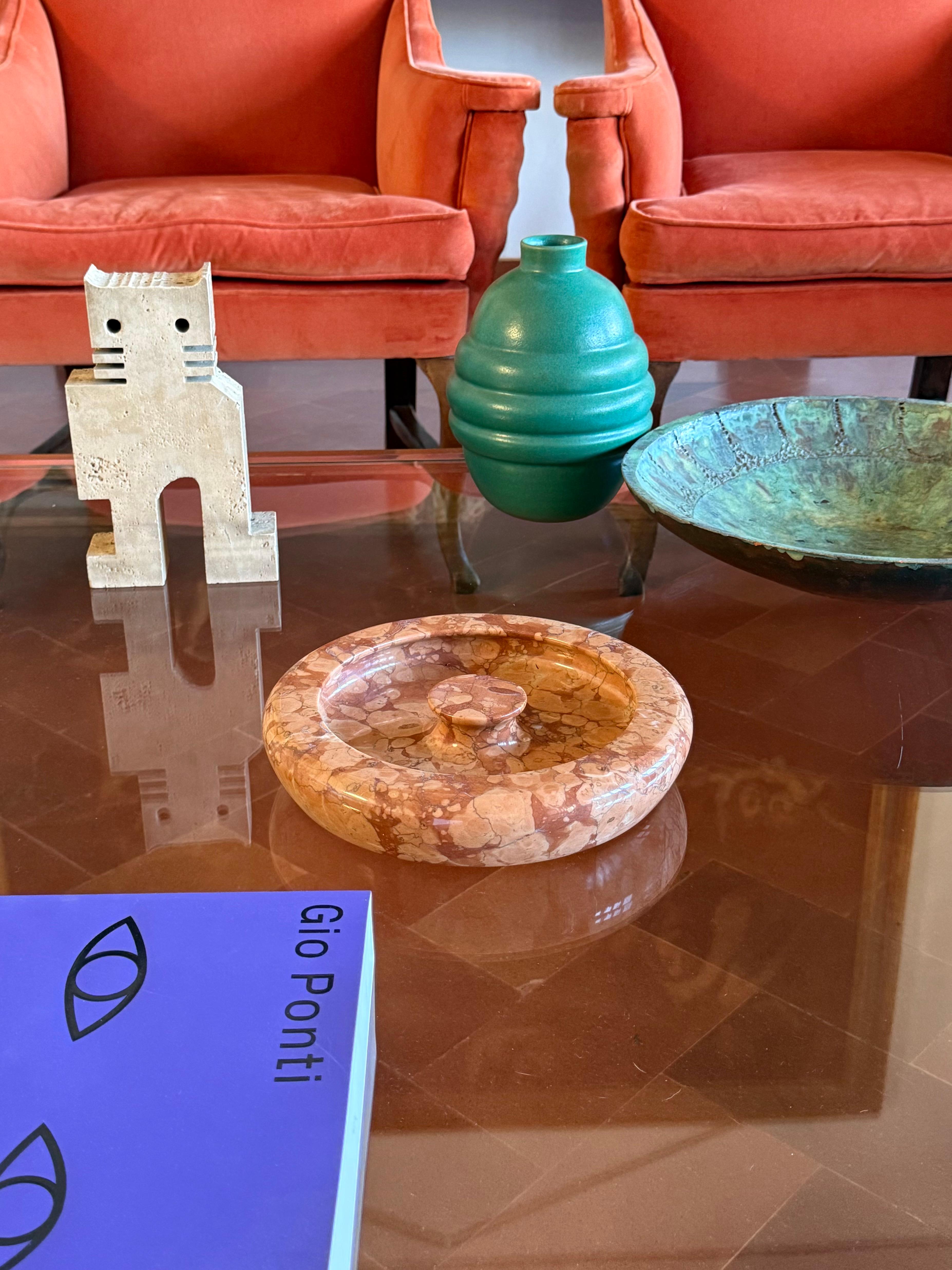 Angelo Mangiarotti, red marble centerpiece / bowl, Knoll Internat. Italy, 1970s Italian en venta