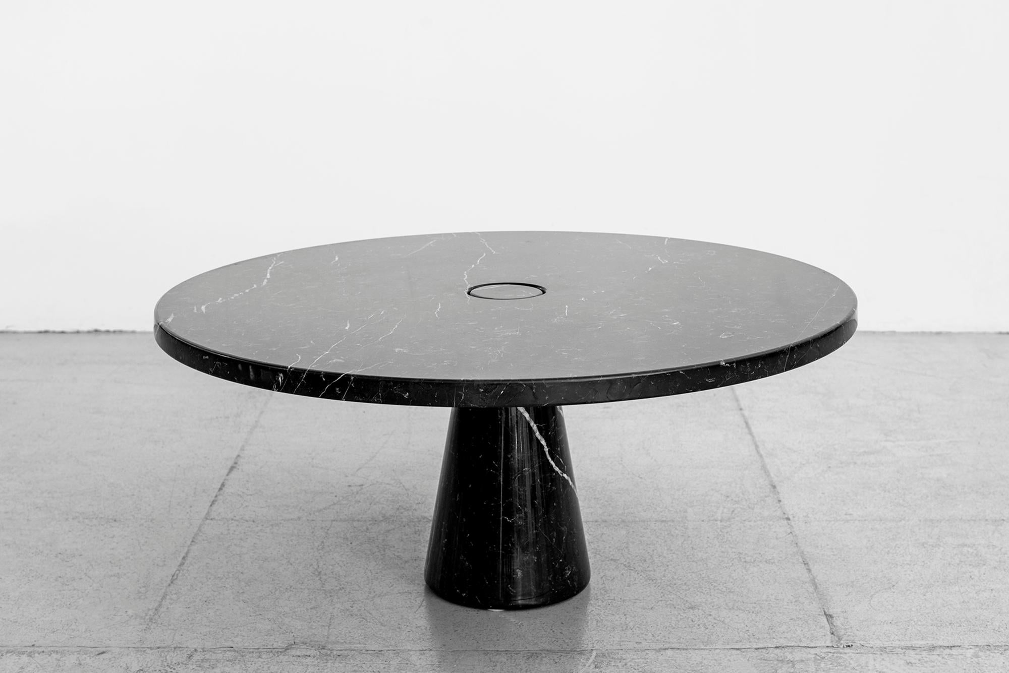 Angelo Mangiarotti designed coffee table as part of the Eros collection for Skipper, 1971 
Rare round shape in black Marquina marble. 

   