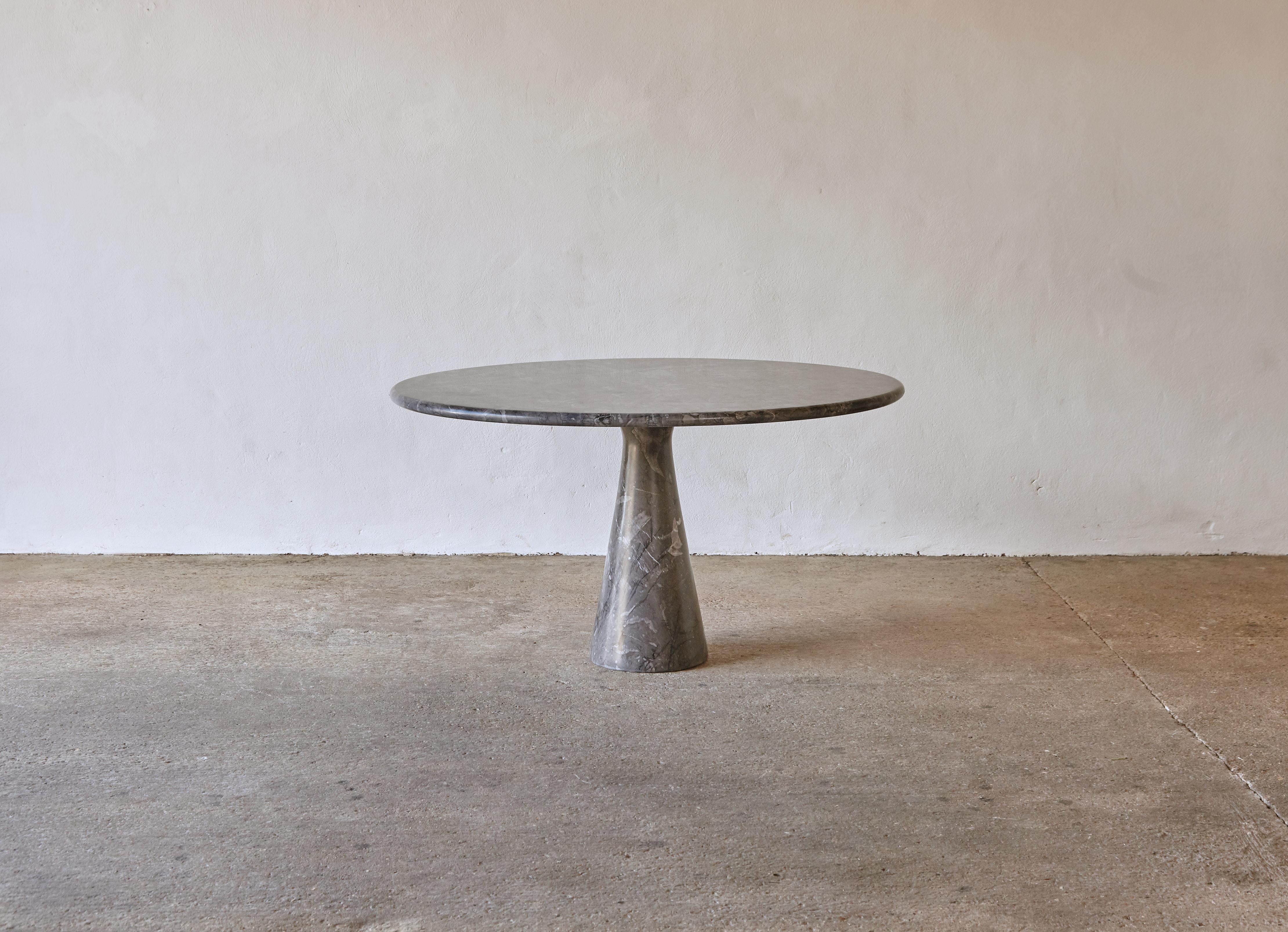 A beautiful original Angelo Mangiarotti round marble M1 dining table for Skipper, Italy, 1960s-1970s. Grey and white marble with wonderful character. Very good condition. Ships worldwide.

Lit: Giuliana Gramigna, Repertorio del design Italiano