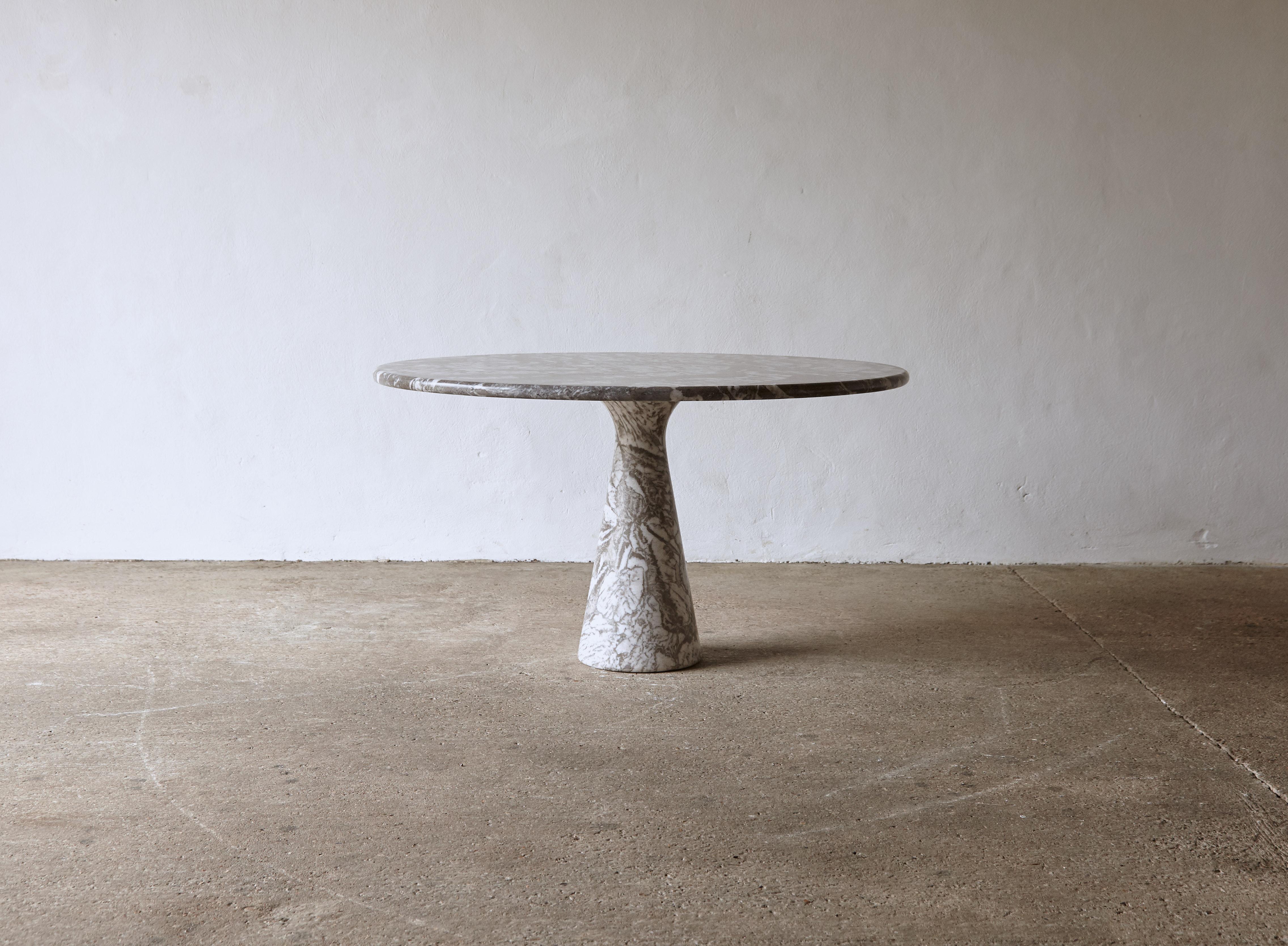 A beautiful original Angelo Mangiarotti round marble M1 dining table for Skipper, Italy, 1960s-1970s. Stunning marble with wonderful character. Very good condition. Ships worldwide.

Lit: Giuliana Gramigna, Repertorio del design Italiano