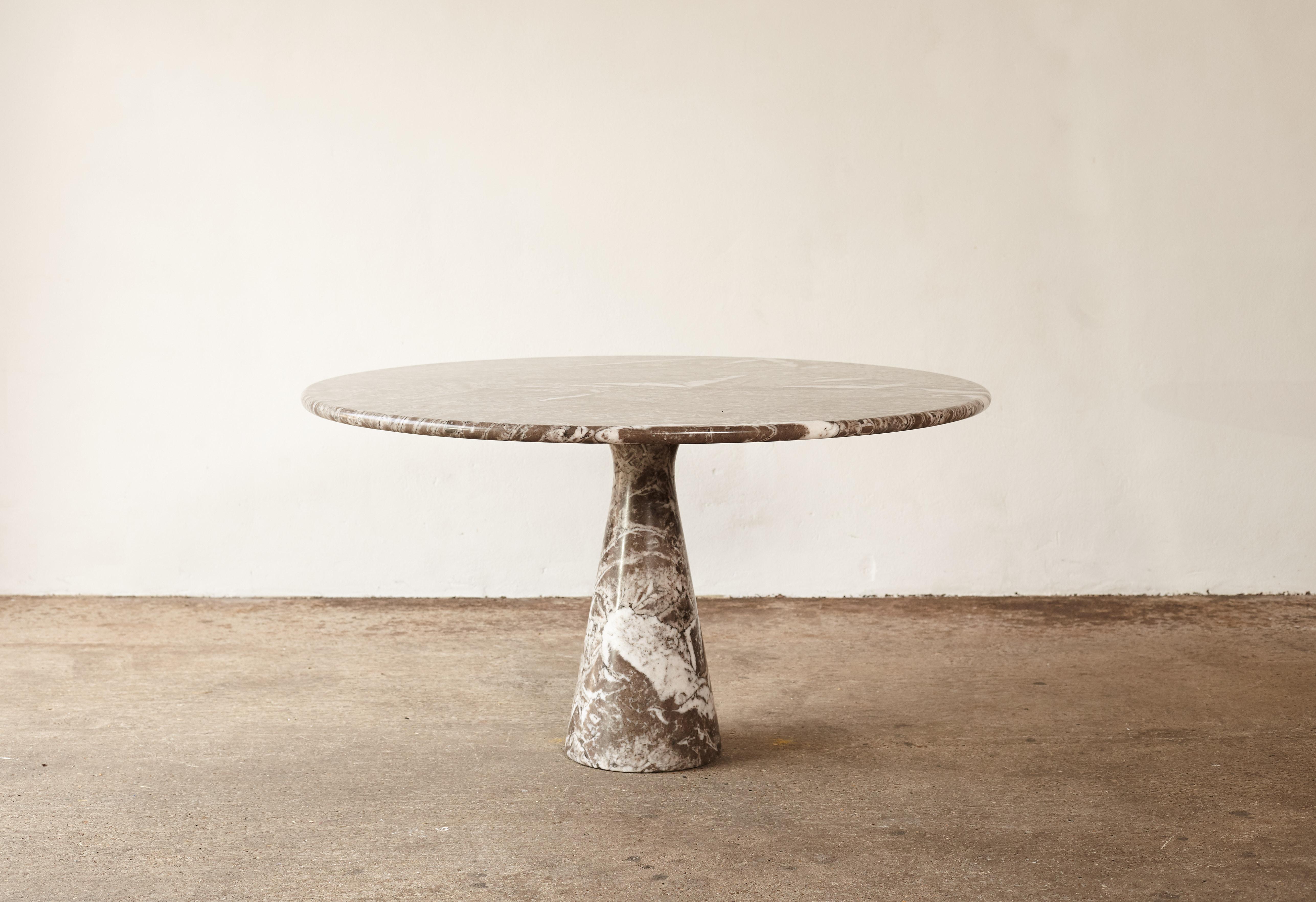 A stunning Angelo Mangiarotti round marble T70 dining table for Skipper, Italy in 1969. Grey/brown and white marble with wonderful character. Ships worldwide.




Lit: Giuliana Gramigna, Repertorio del design Italiano 1950-2000, Vol.1, p.