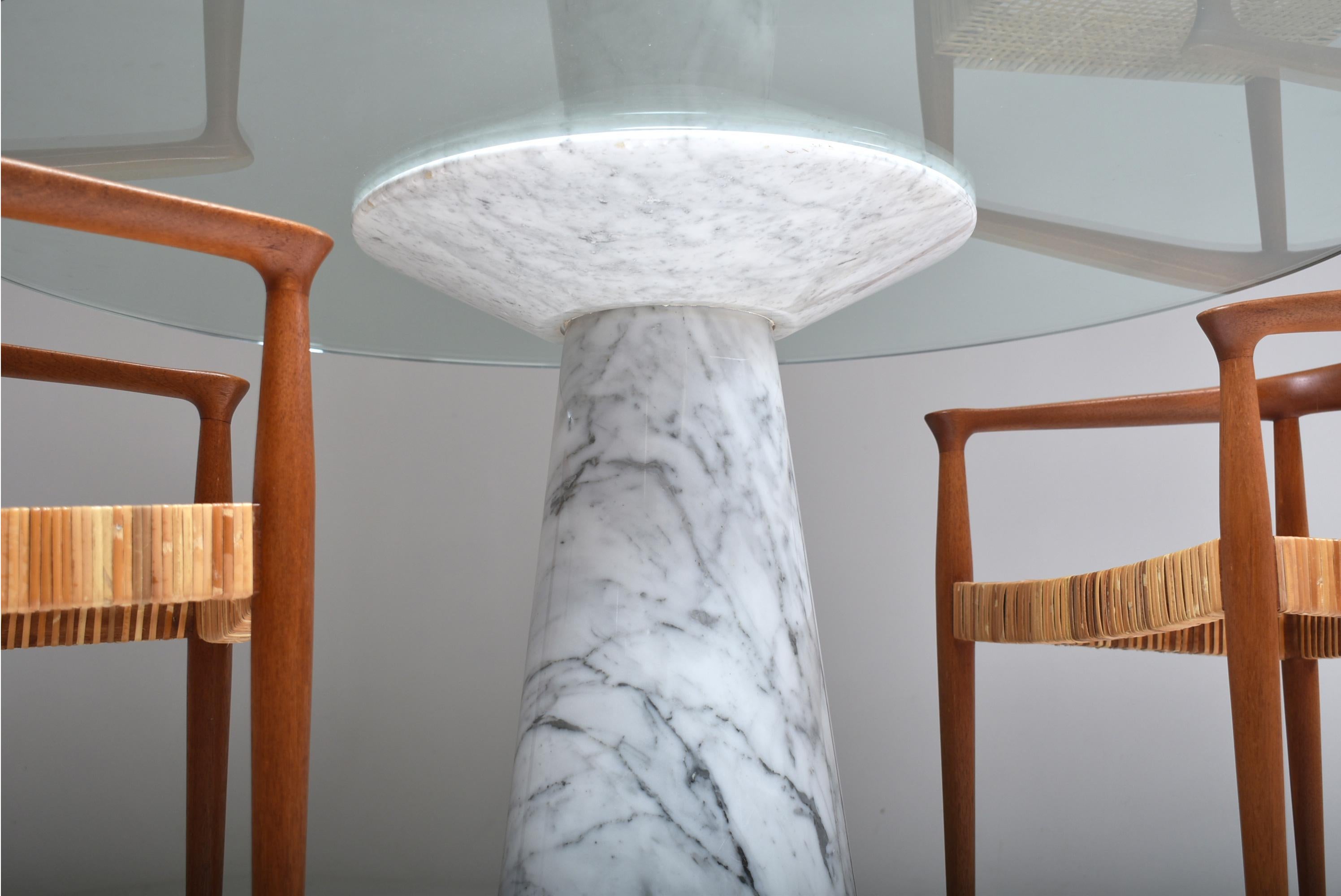 Angelo Mangiarotti Round Pedestal Dining Table, Marble and Glass, Italy, 1970 For Sale 3