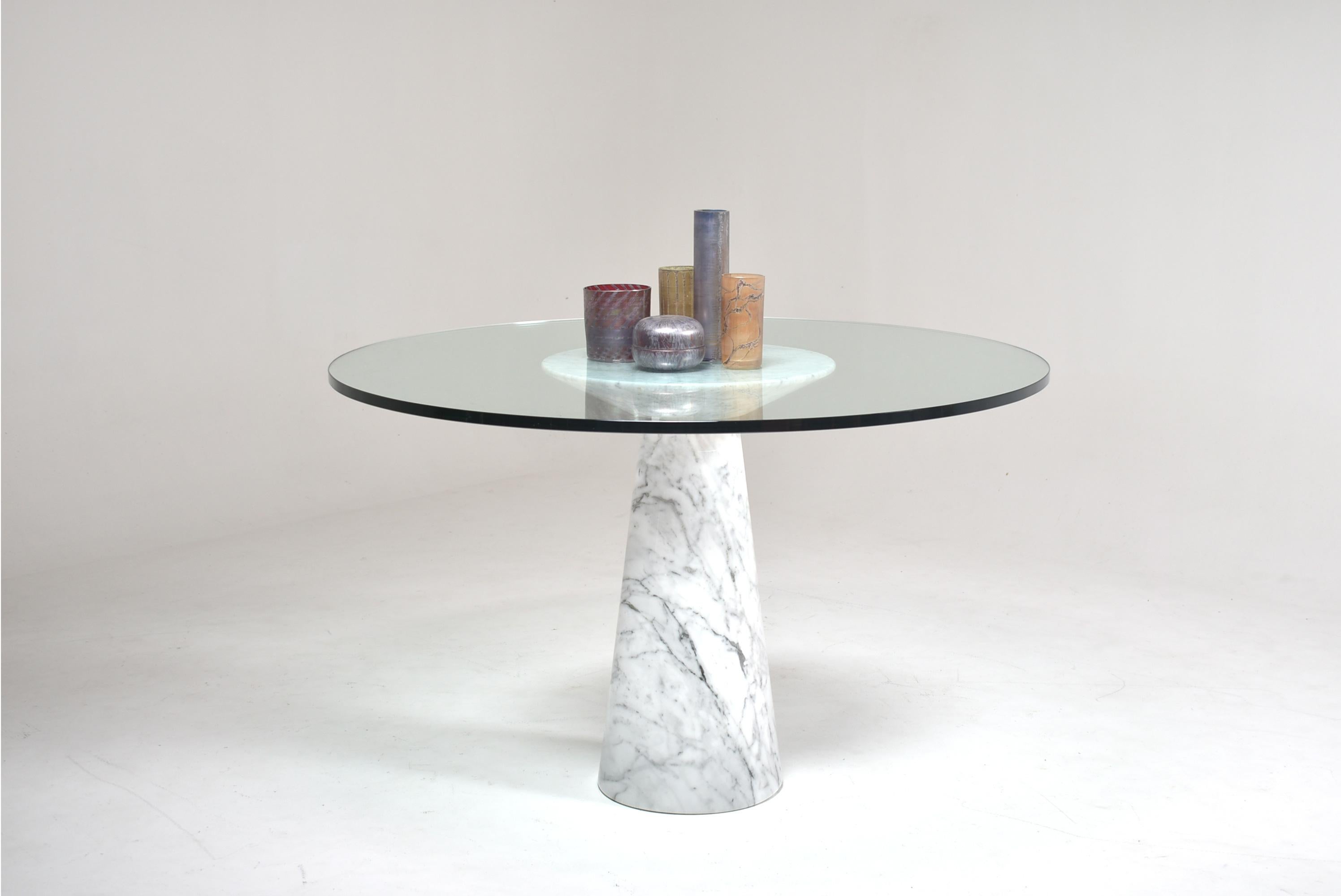 Verre Table de salle à manger ronde à piédestal Angelo Mangiarotti, marbre et verre, Italie, 1970 en vente