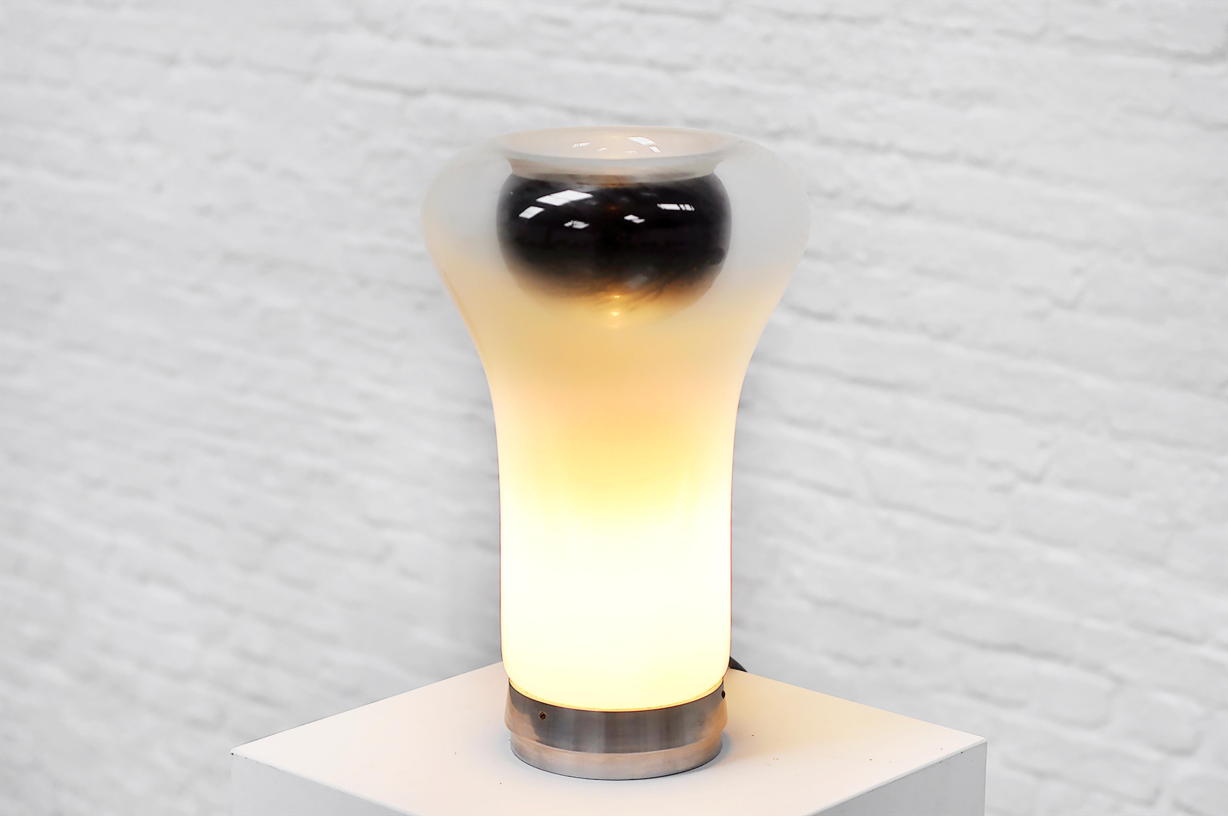 Angelo Mangiarotti Lámpara de sobremesa 'Saffo' para Artemide, años 60 mediados del siglo XX en venta