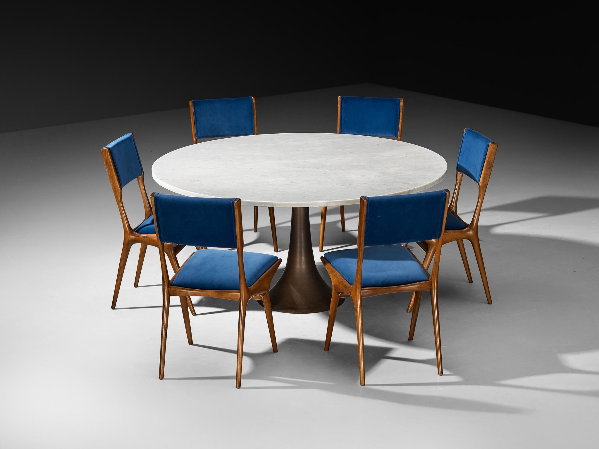 Esszimmergarnitur bestehend aus Angelo Mangiarotti für Bernini Tisch Modell 302 mit sechs Stühlen Modell 634 von Carlo De Carli für Cassina


Angelo Mangiarotti für Bernini, Esstisch, Modell '302', Bronzeguss, Marmor, Italien, 1959

Auf den ersten