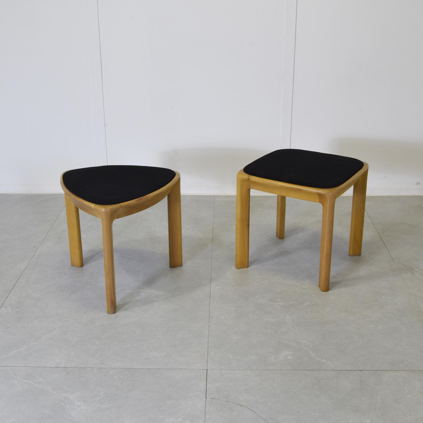 Mid-Century moderno Angelo Mangiarotti Set di due sgabelli De Nos anni '70 in vendita