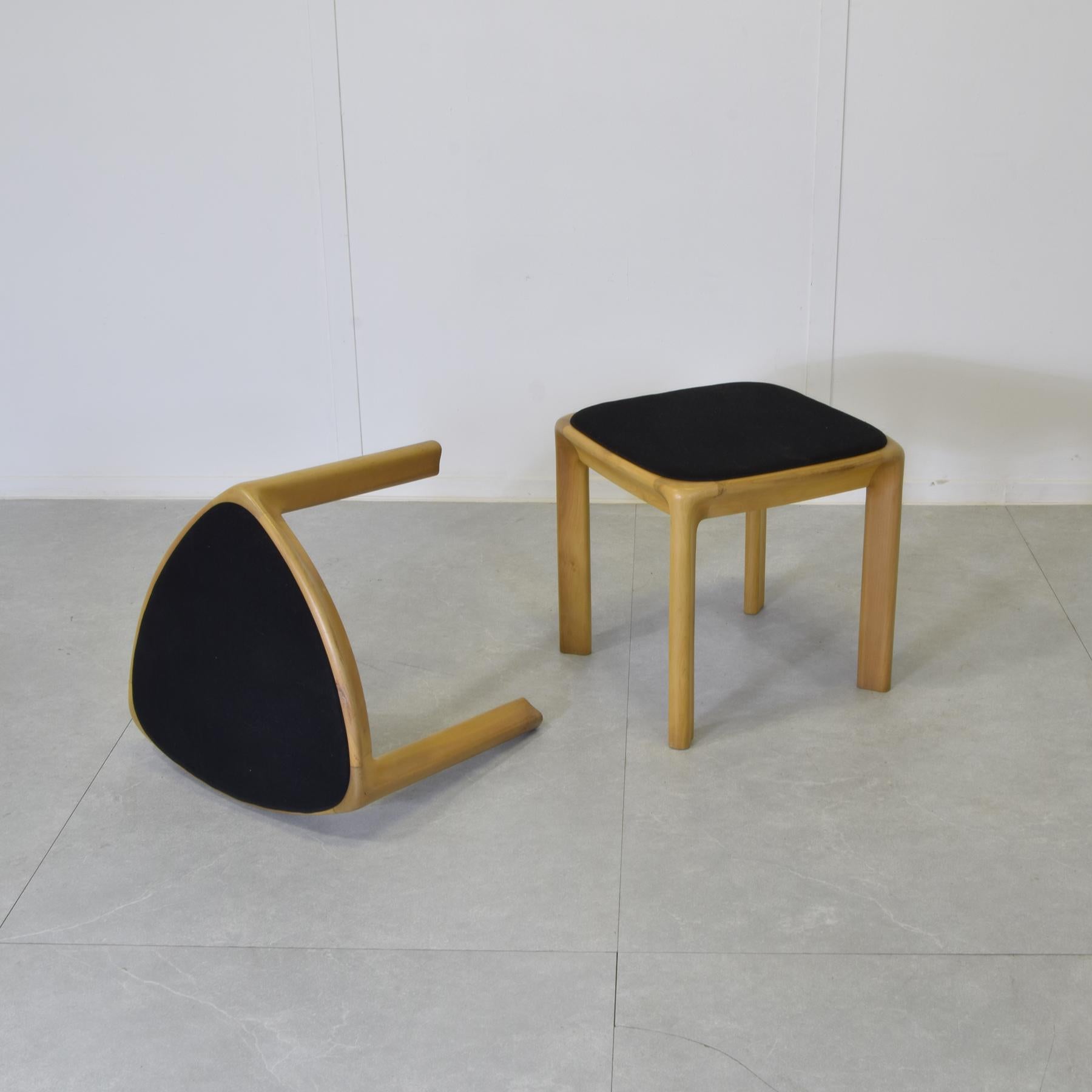 Tessile Angelo Mangiarotti Set di due sgabelli De Nos anni '70 in vendita