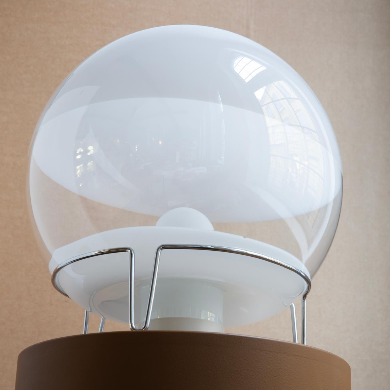 Angelo Mangiarotti Lámpara de mesa Sfera Para Karakter Acero en venta