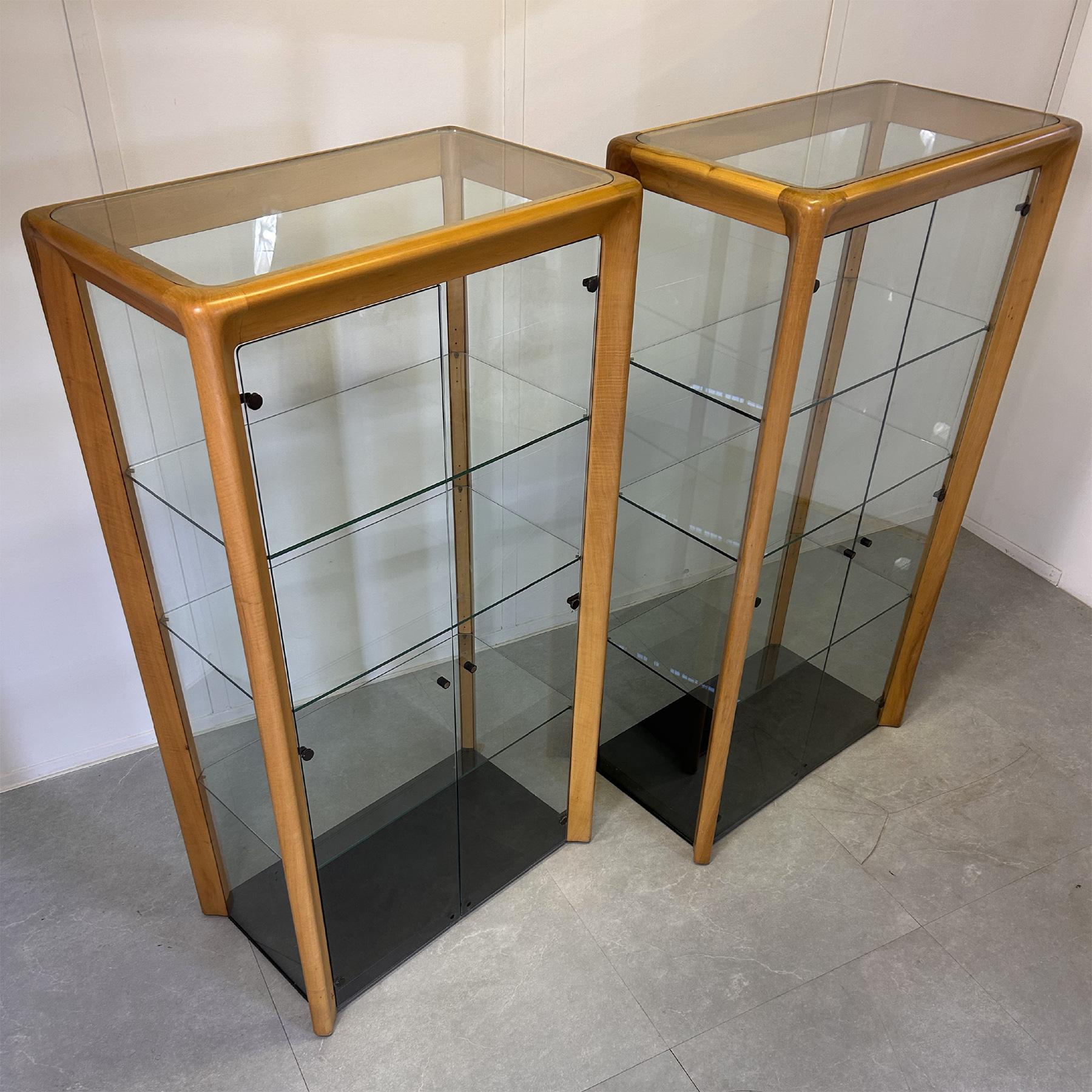 Mid-Century moderno Angelo Mangiarotti set di due vetrine De Nos anni '70. in vendita