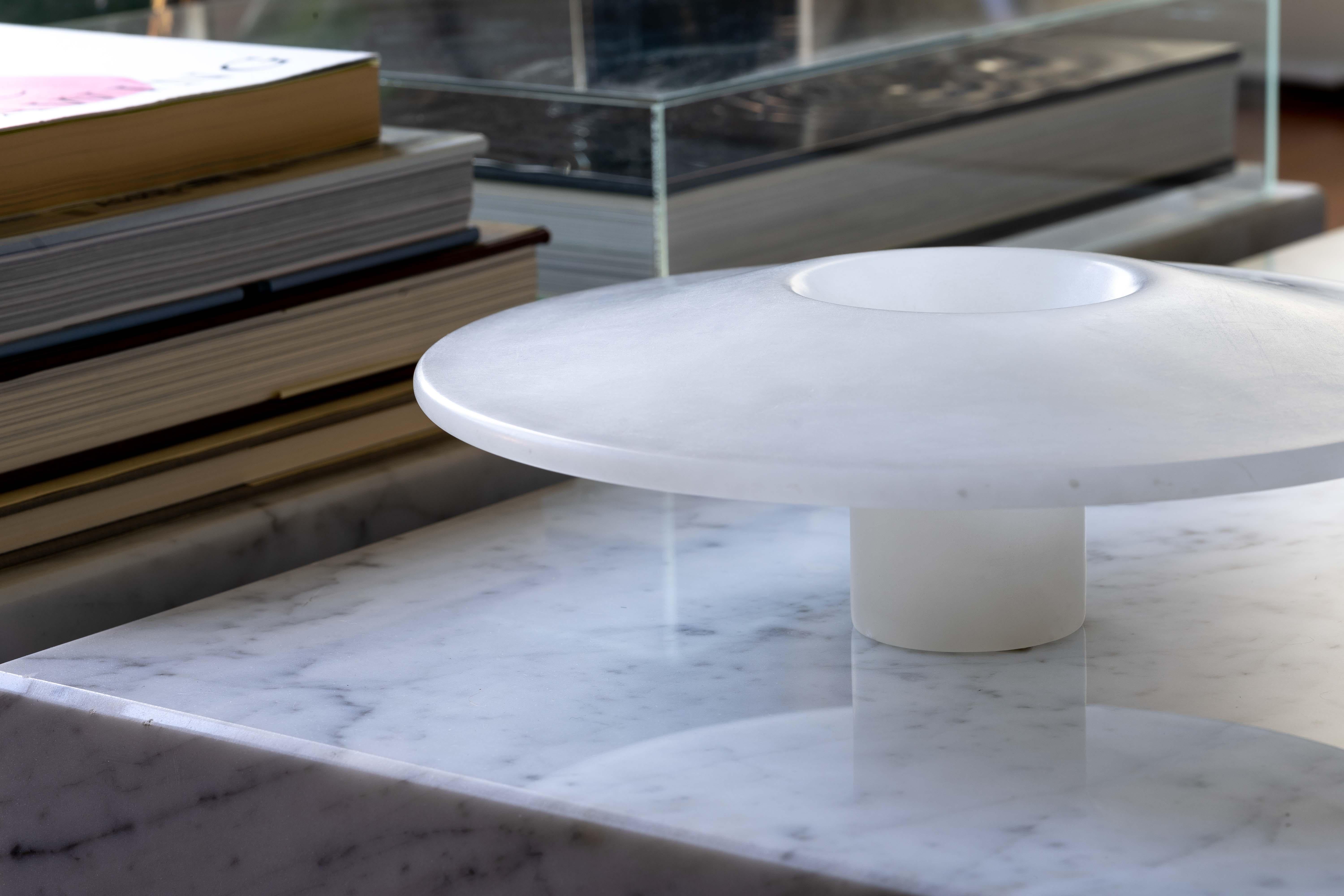 A low turned form designed by Angelo Mangiarotti as part of a collection of objects for the Società Cooperativa Artieri dell'Alabastro in Volterra that were intended to revive interest in alabaster as a material. This centerpiece sits upon a single