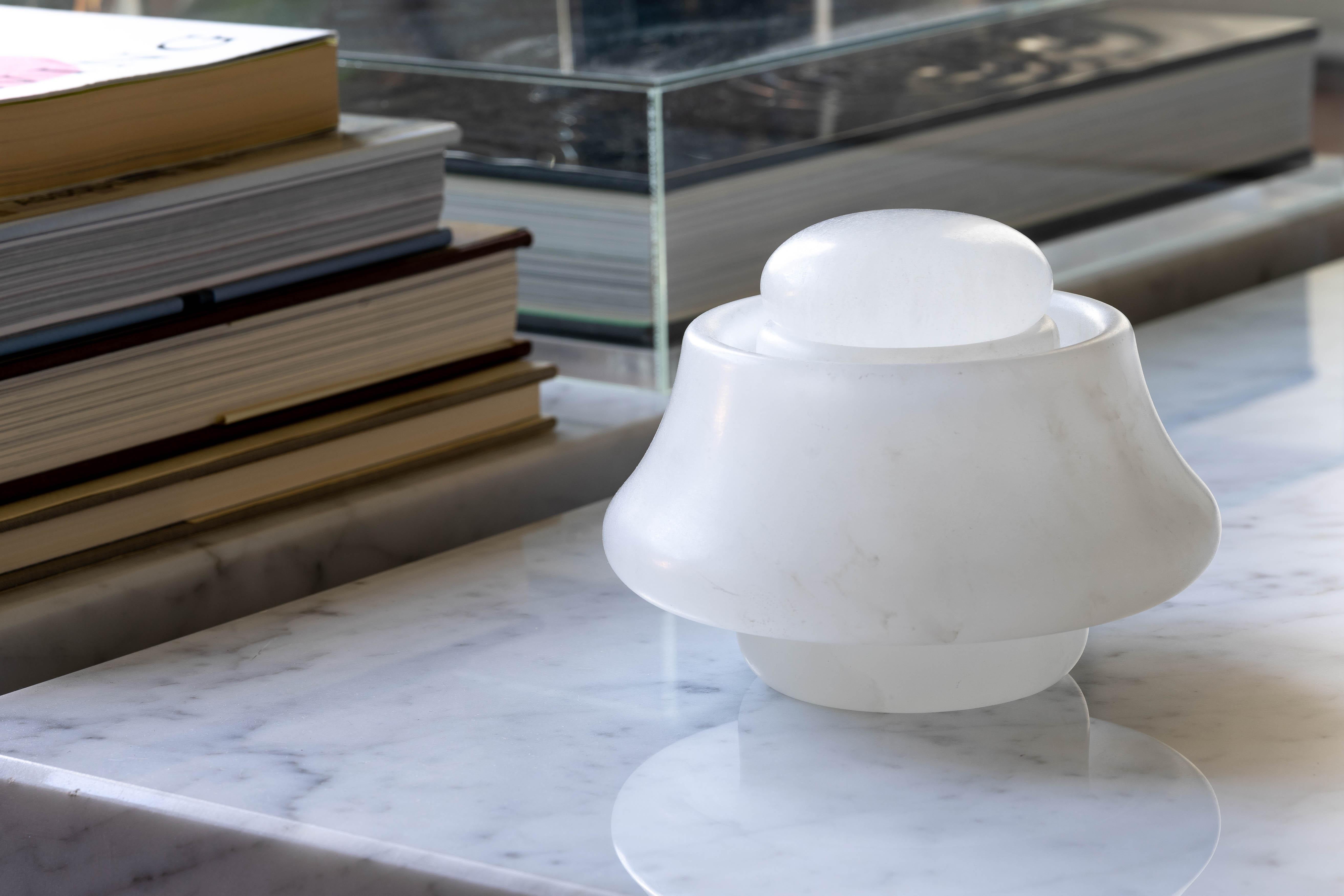 A small container with matching lid carved from a single piece of alabaster by Angelo Mangiarotti for the Societa' Cooperativa Artieri dell'Alabastro in Volterra in 1981. Mangiarotti was asked by the Volterra-based Alabaster Society to create