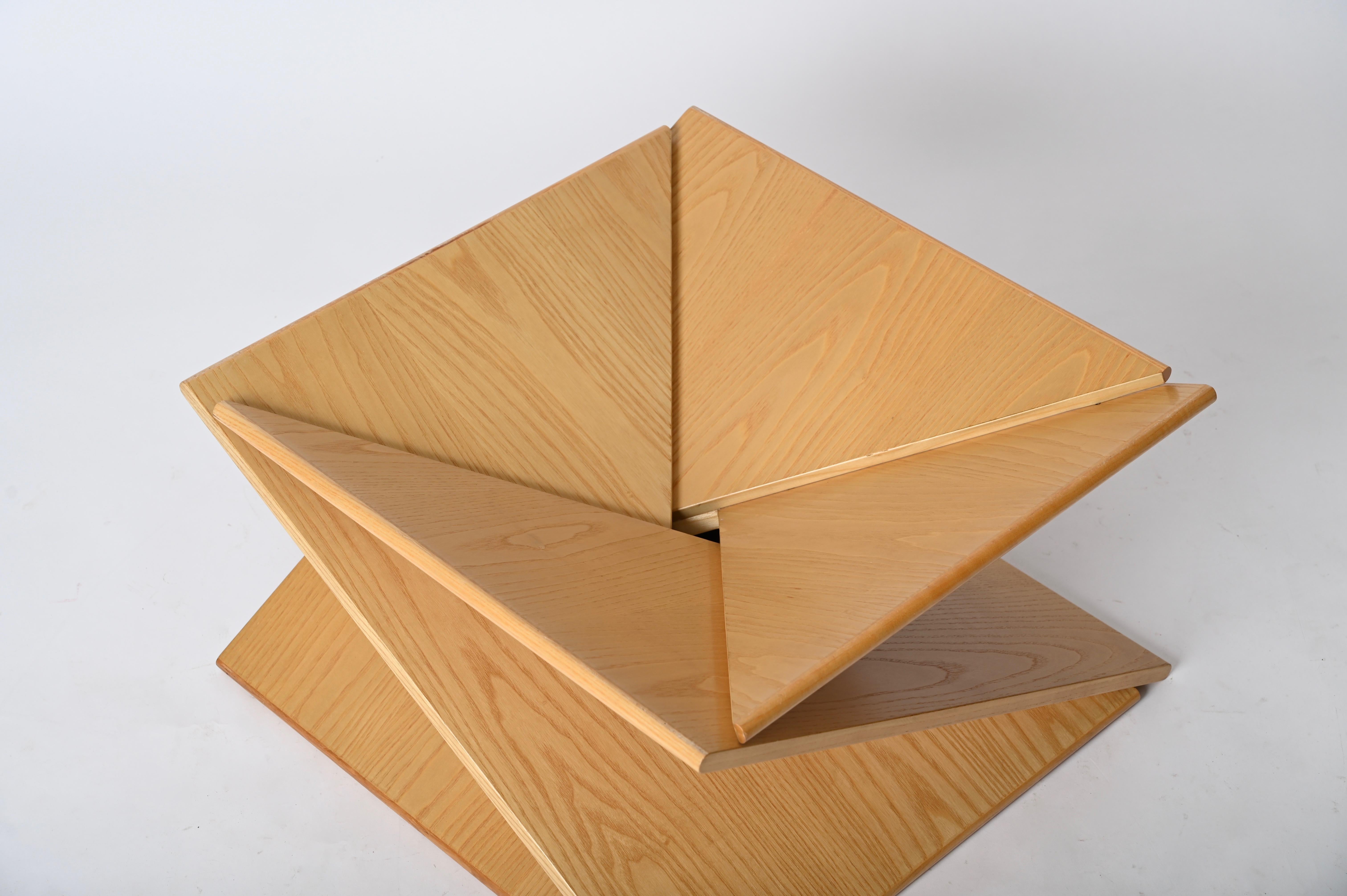 Fatto a mano Tavolino quadrato in legno di frassino di Angelo Mangiarotti, Italia anni '70 in vendita