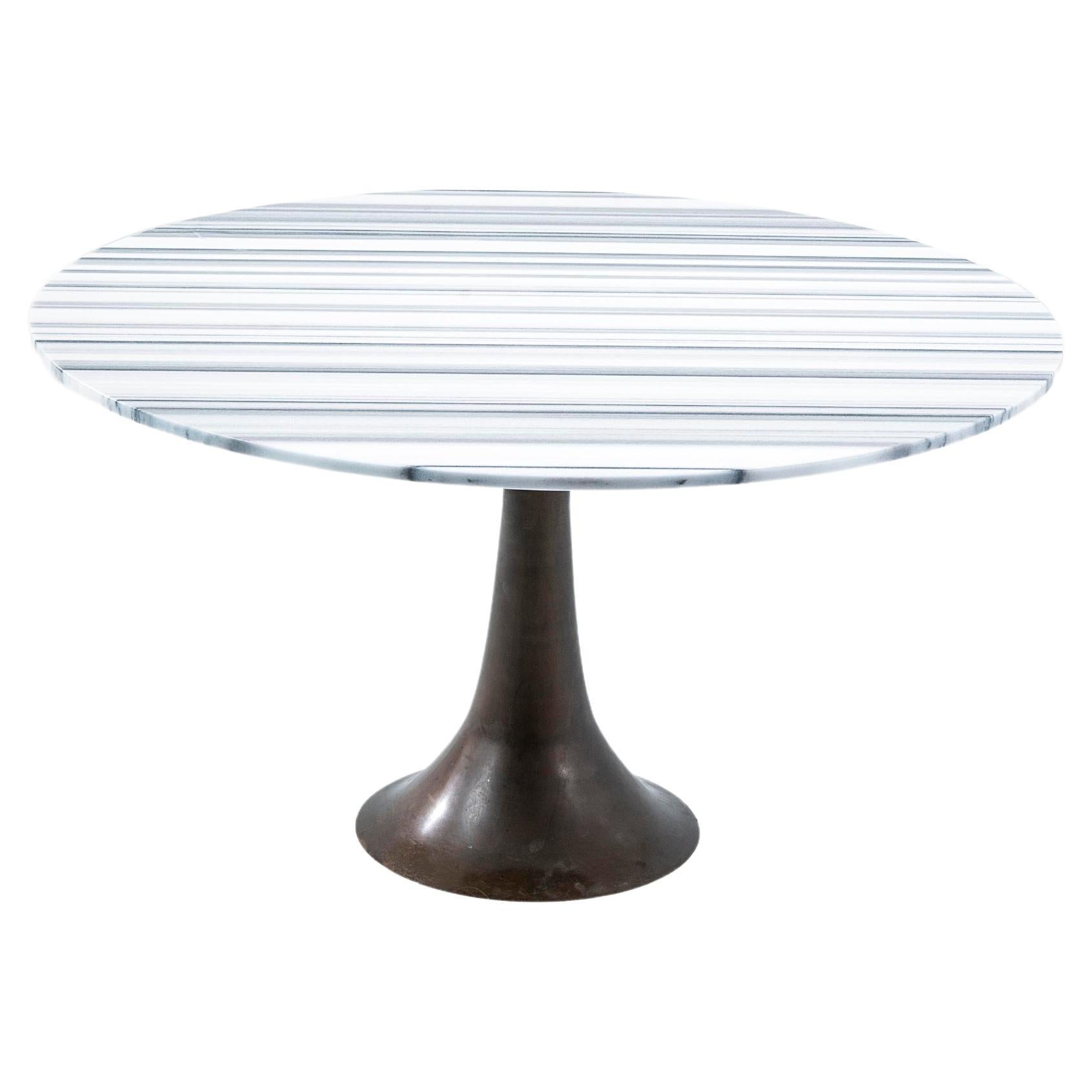 Angelo Mangiarotti Striated marble top and bronze foot table - Italy 1960s For Sale