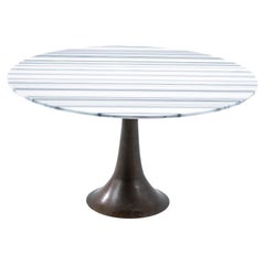 Table Angelo Mangiarotti avec plateau en marbre strié et pied en bronze, Italie, années 1960