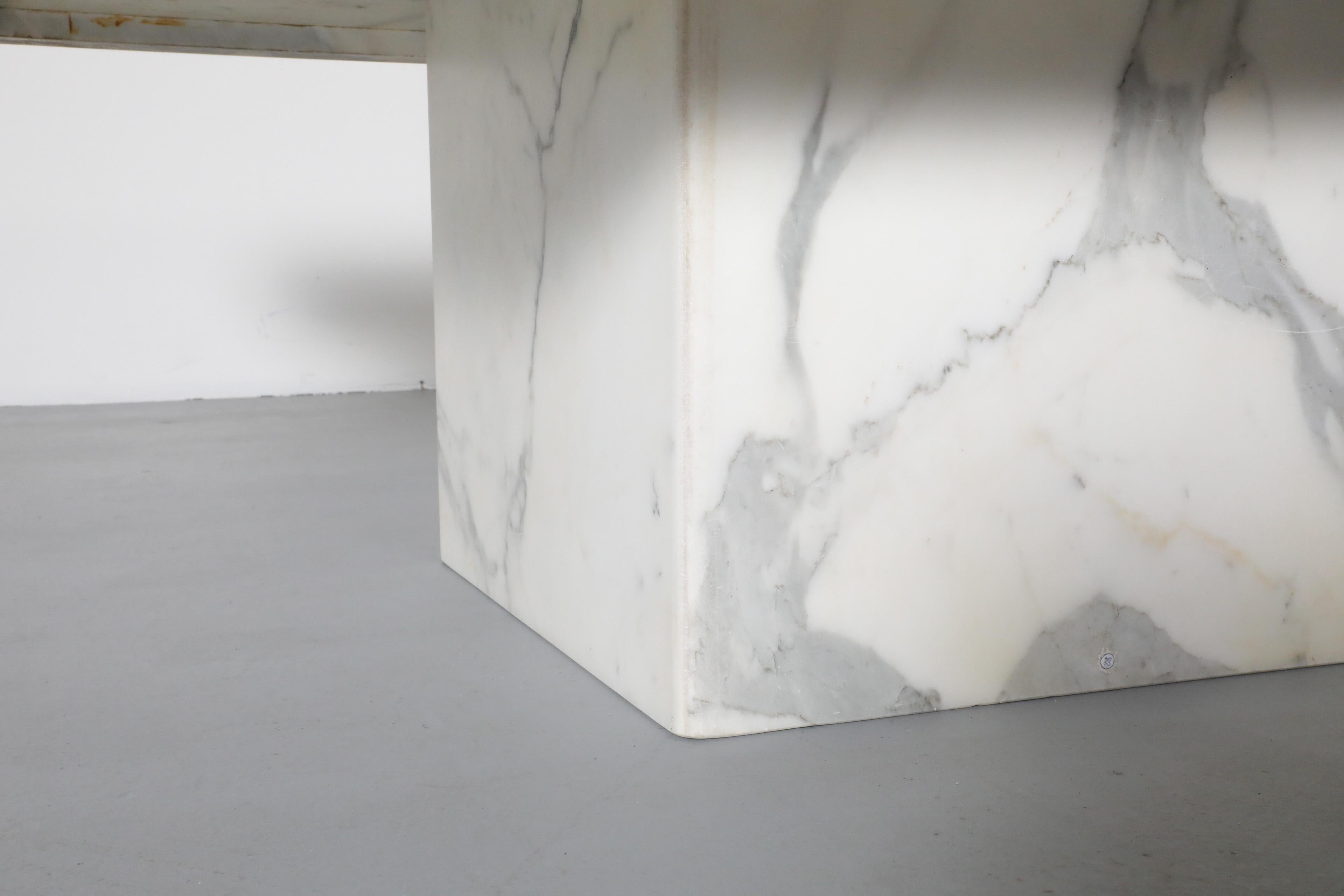 Tavolino in marmo modernista in stile Angelo Mangiarotti 7