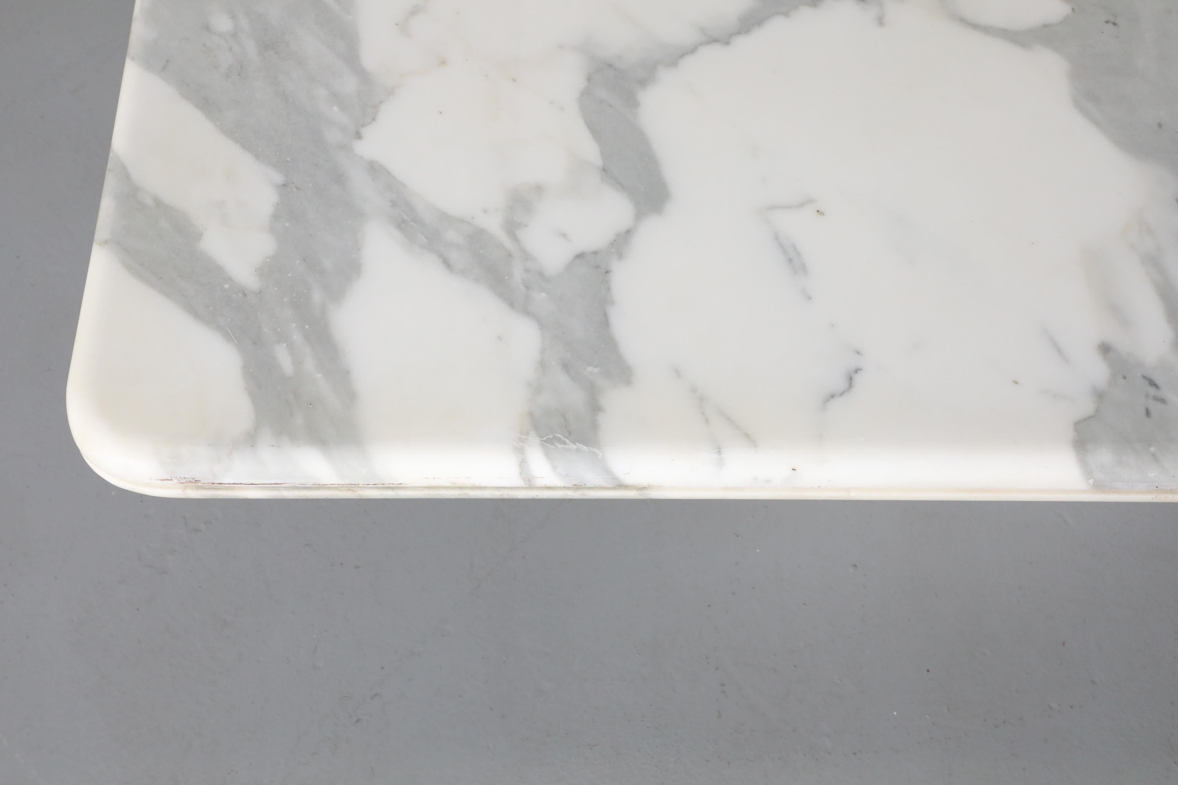 Tavolino in marmo modernista in stile Angelo Mangiarotti 8