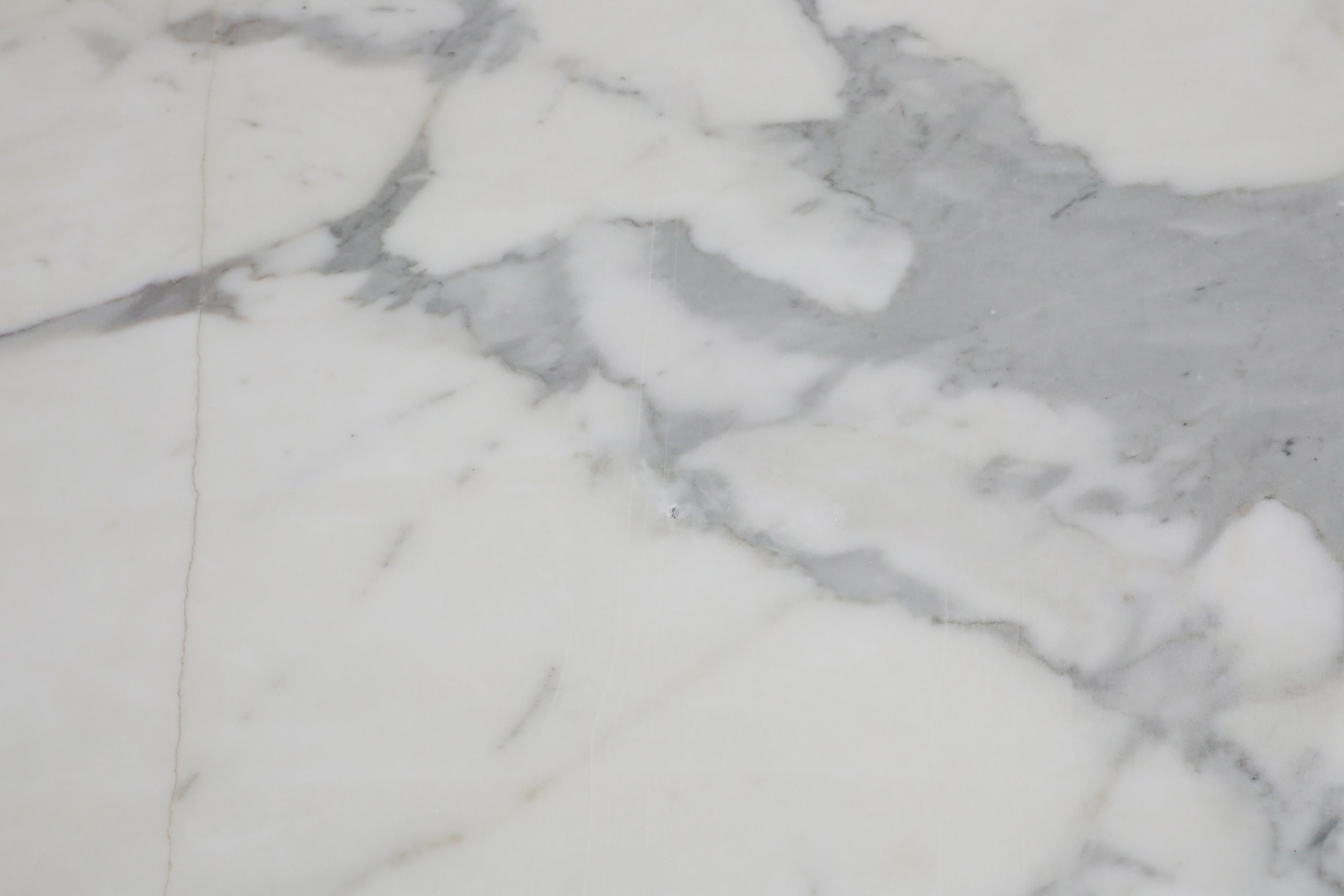Tavolino in marmo modernista in stile Angelo Mangiarotti 9