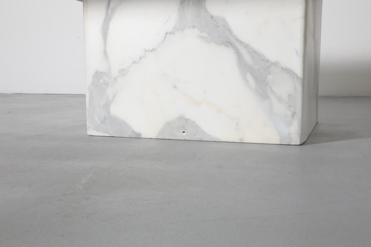 Tavolino in marmo modernista in stile Angelo Mangiarotti 12