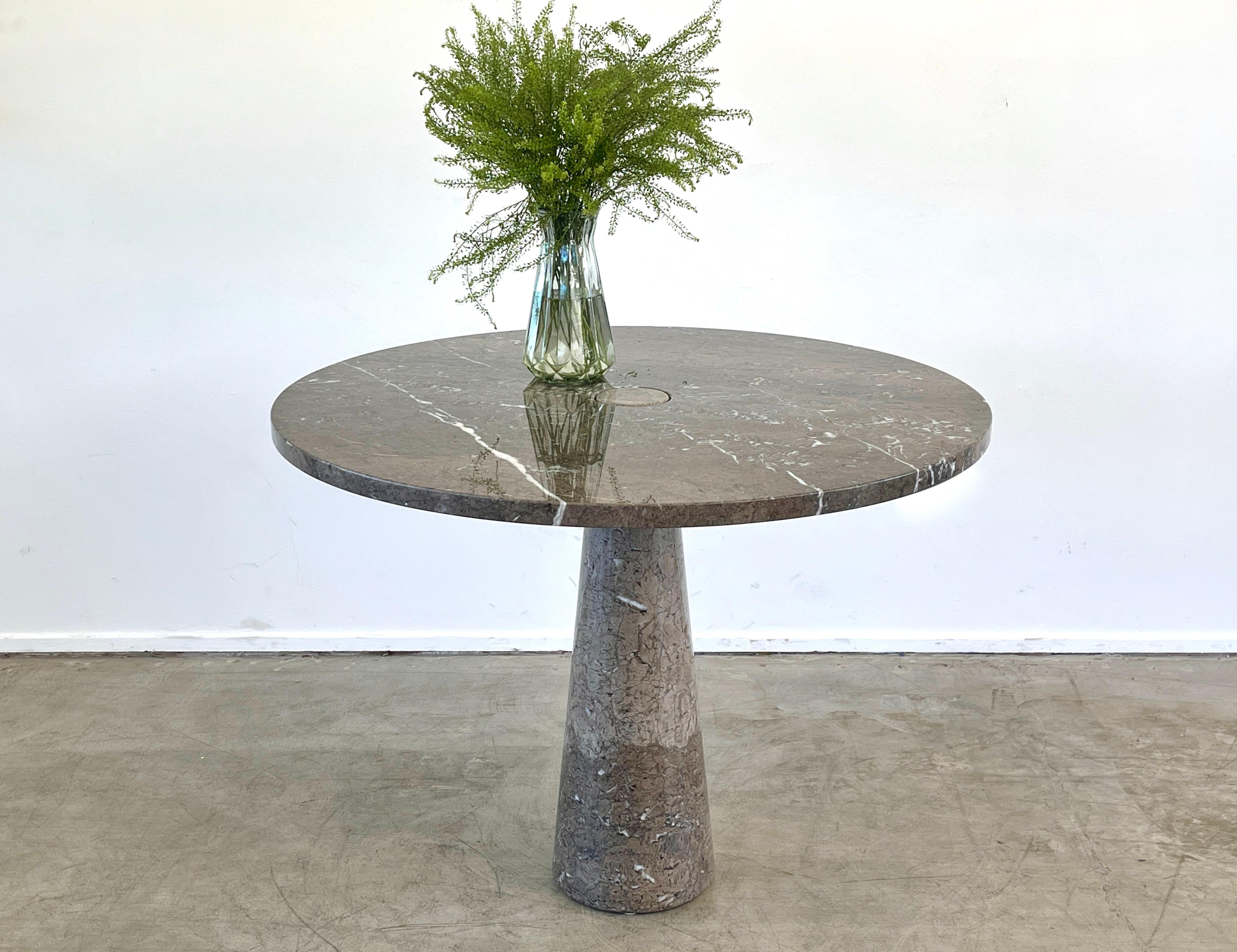 Dining Table Designed by Angelo Mangiarotti for Skipper - Eros series.

Beautiful grey Mondragone marble on pedestal base. Polished marble.

Rare color - and wonderful as a center table or dining nook.