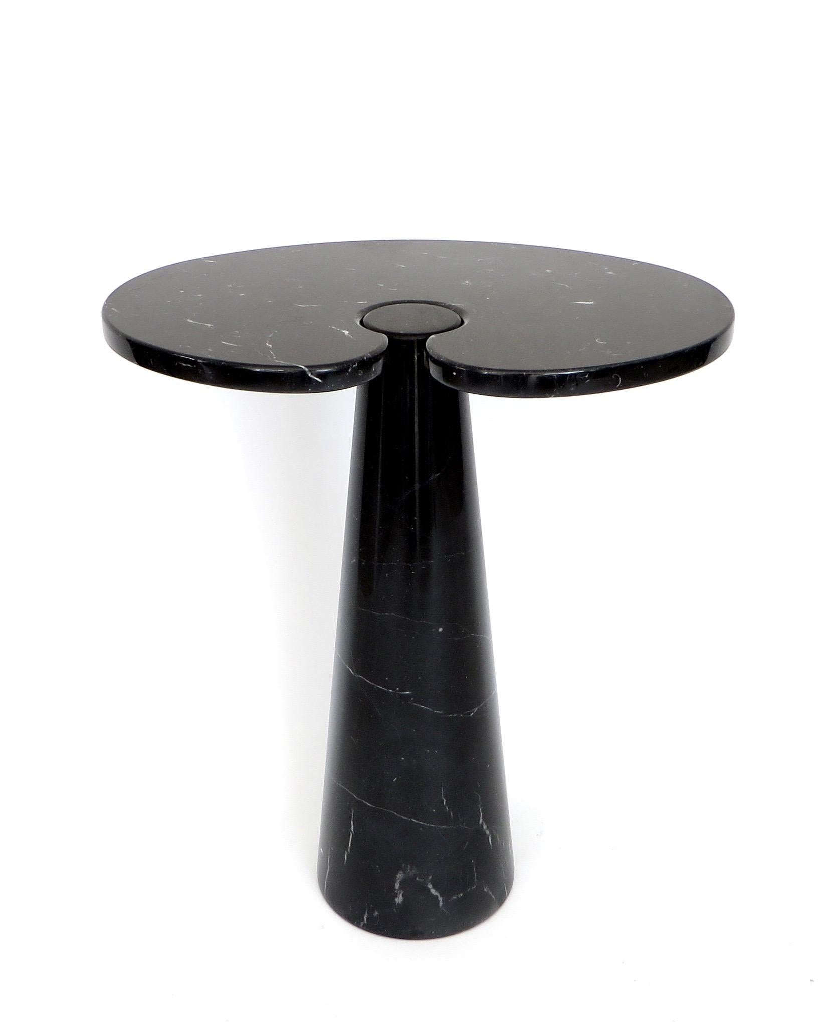Angelo Mangiarotti Eros series for Skipper Italian black Marquina side table.
Eros series for Skipper. Excellent condition. Skipper, circa 1971. Vintage.
The diameter of the pedestal where it interlocks with the plateau is 4