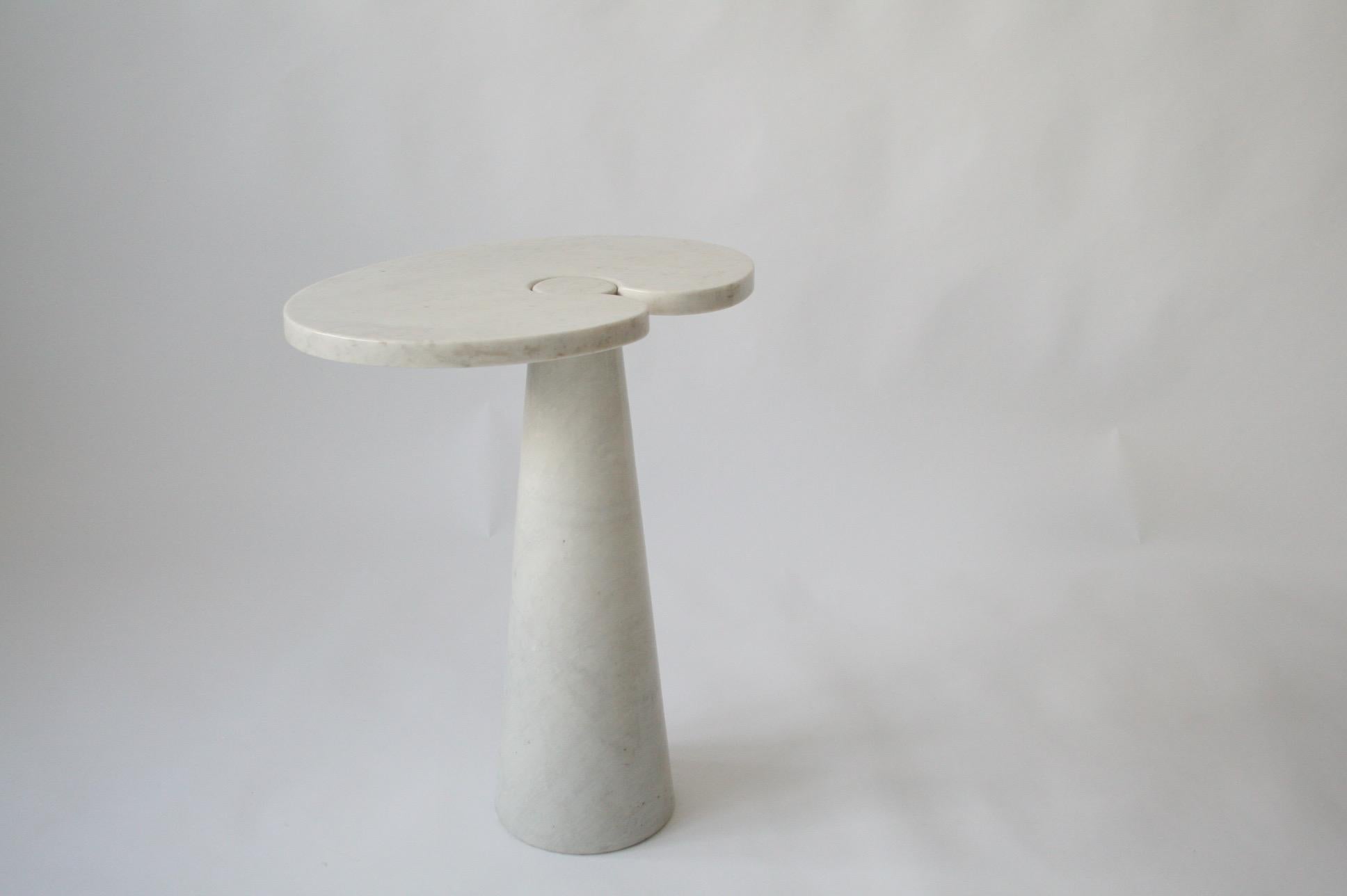 Angelo Mangiarotti Eros series for Skipper Italian white Carrara marble side table.
Eros series for Skipper. Excellent condition. Skipper, circa 1971. Vintage.

No scratches, repairs or restorations. It is more an oval than circle.

Measures: