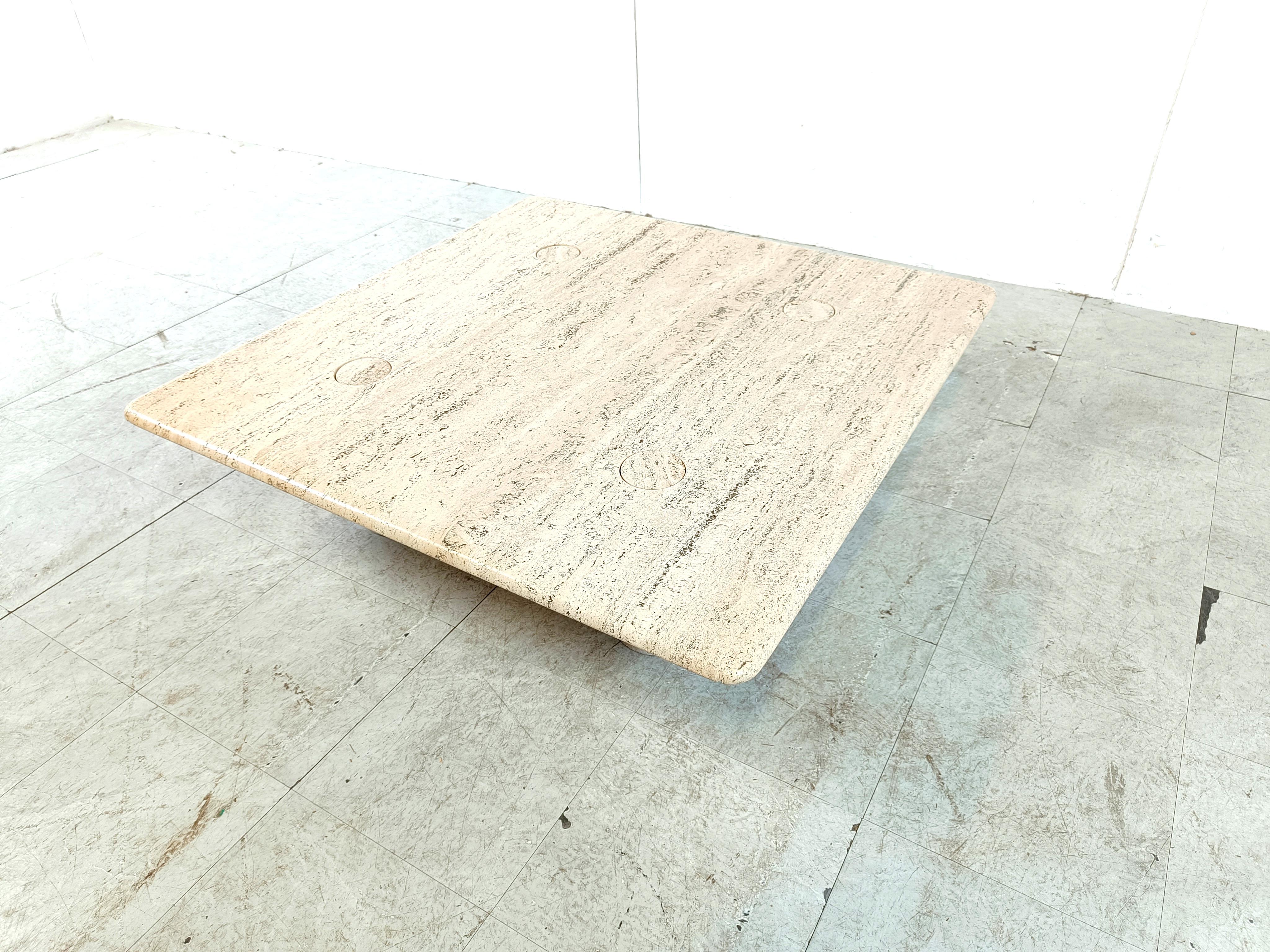 Timeless travertine coffee table with interlocking legs designed by Angelo Mangiarotti for Up&Up.

beautiful porous travertine stone top

Good condition

1970s - Italy

Height: 28cm/11.02