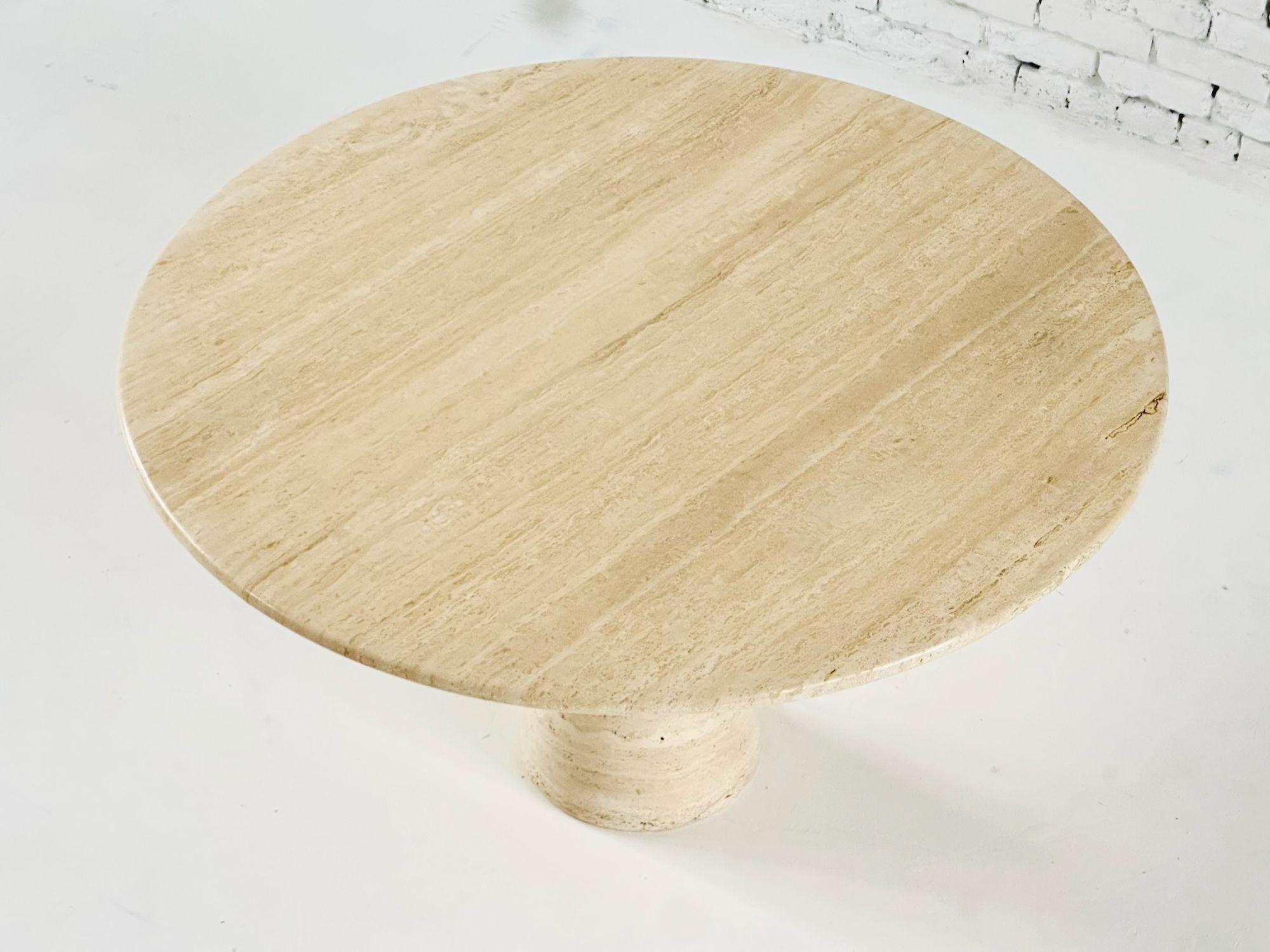 Angelo Mangiarotti Mesa de comedor con pedestal de travertino, Italia 1970 Italiano en venta