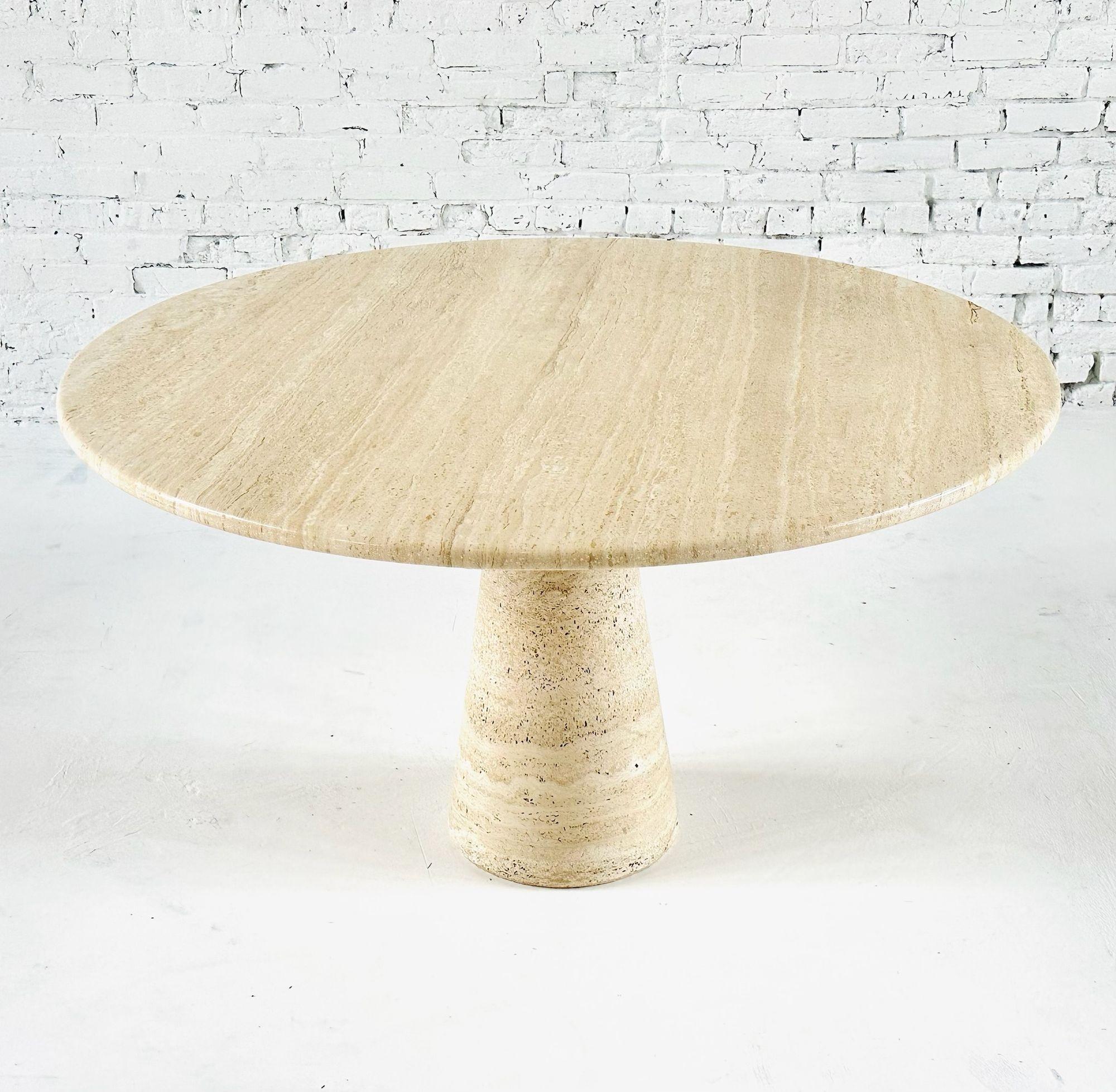 Angelo Mangiarotti Mesa de comedor con pedestal de travertino, Italia 1970 Travertino en venta
