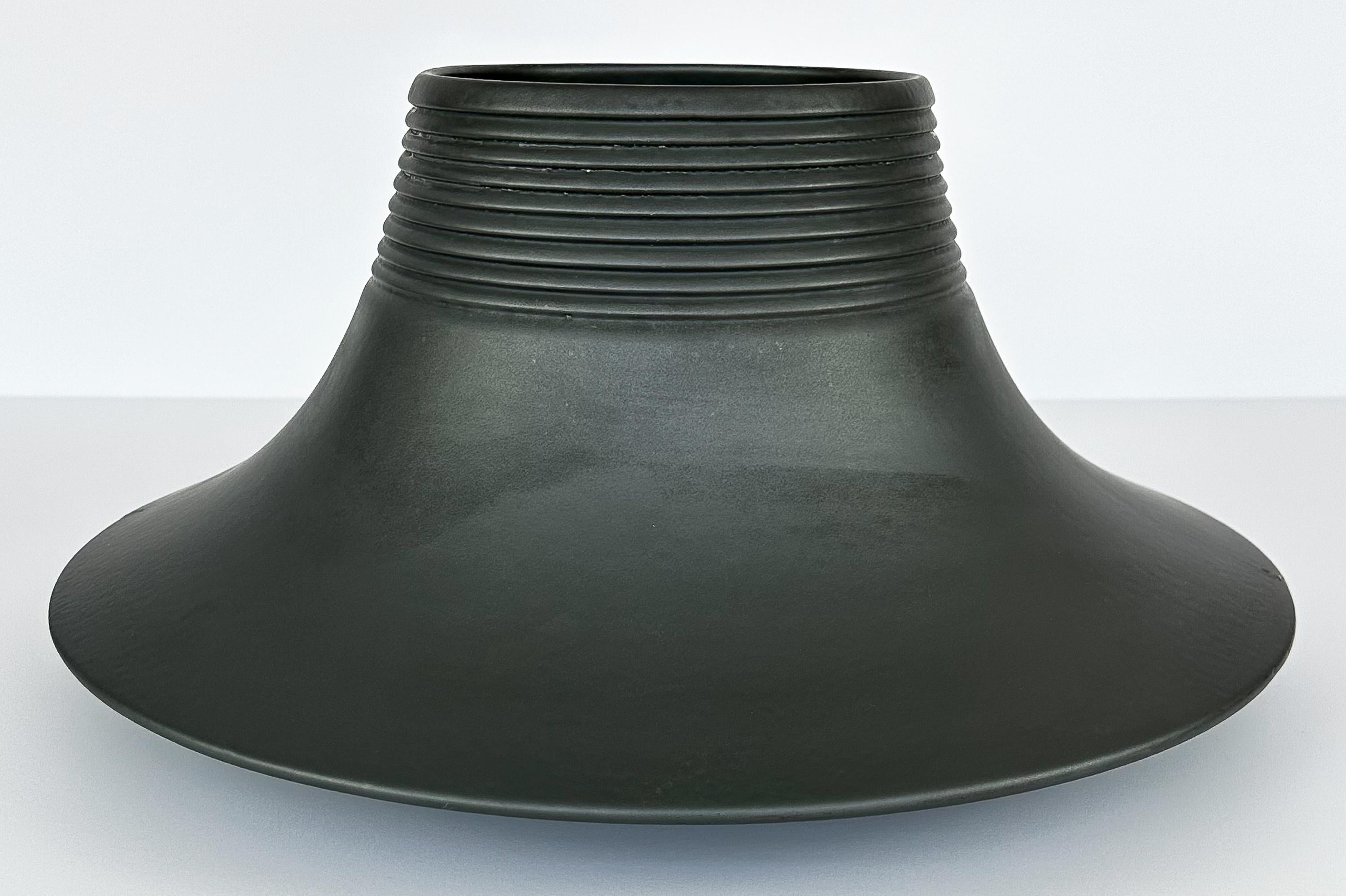 italien Vase en céramique Vesuvio d'Angelo Mangiarotti pour Gabbianelli en vente