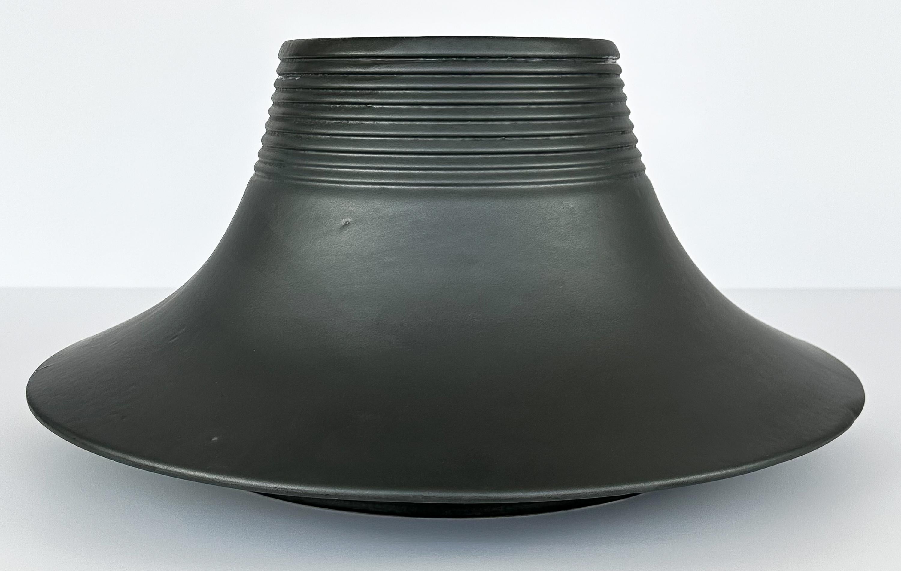 Céramique Vase en céramique Vesuvio d'Angelo Mangiarotti pour Gabbianelli en vente