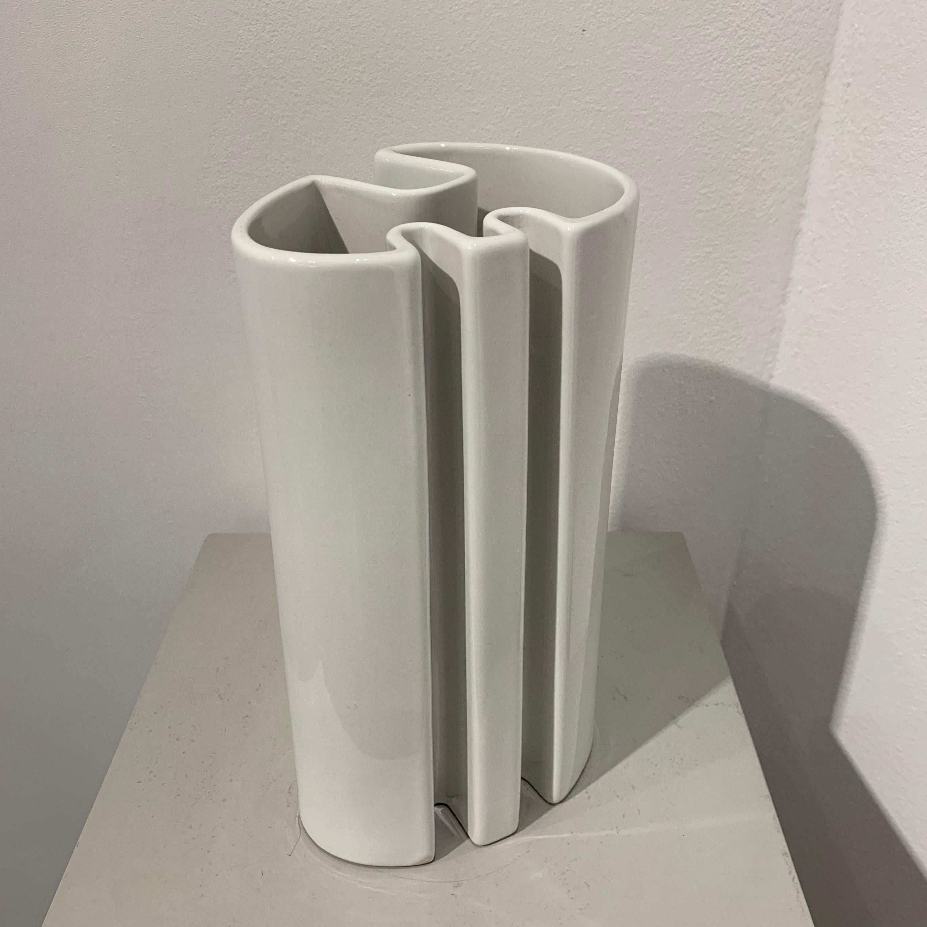 Angelo Mangiarotti White Ceramic Vase, 1960s In Good Condition In Brussels, BE