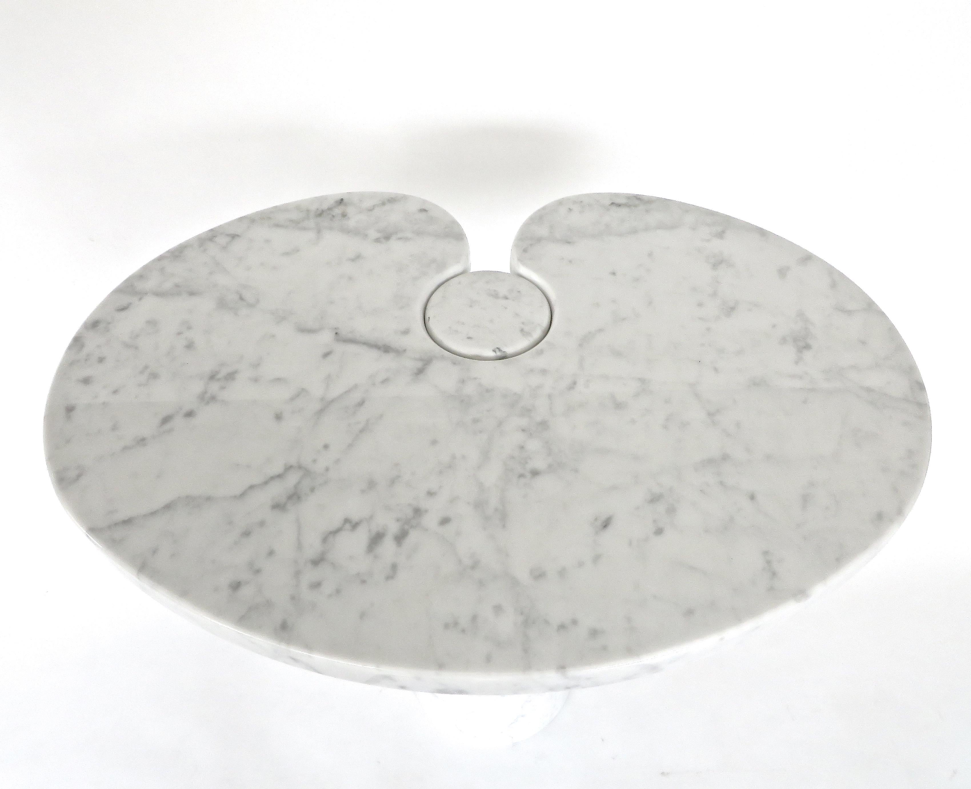 Angelo Mangiarotti Mesa Auxiliar de Mármol de Carrara Italiano Blanco Modelo Eros Alto finales del siglo XX en venta