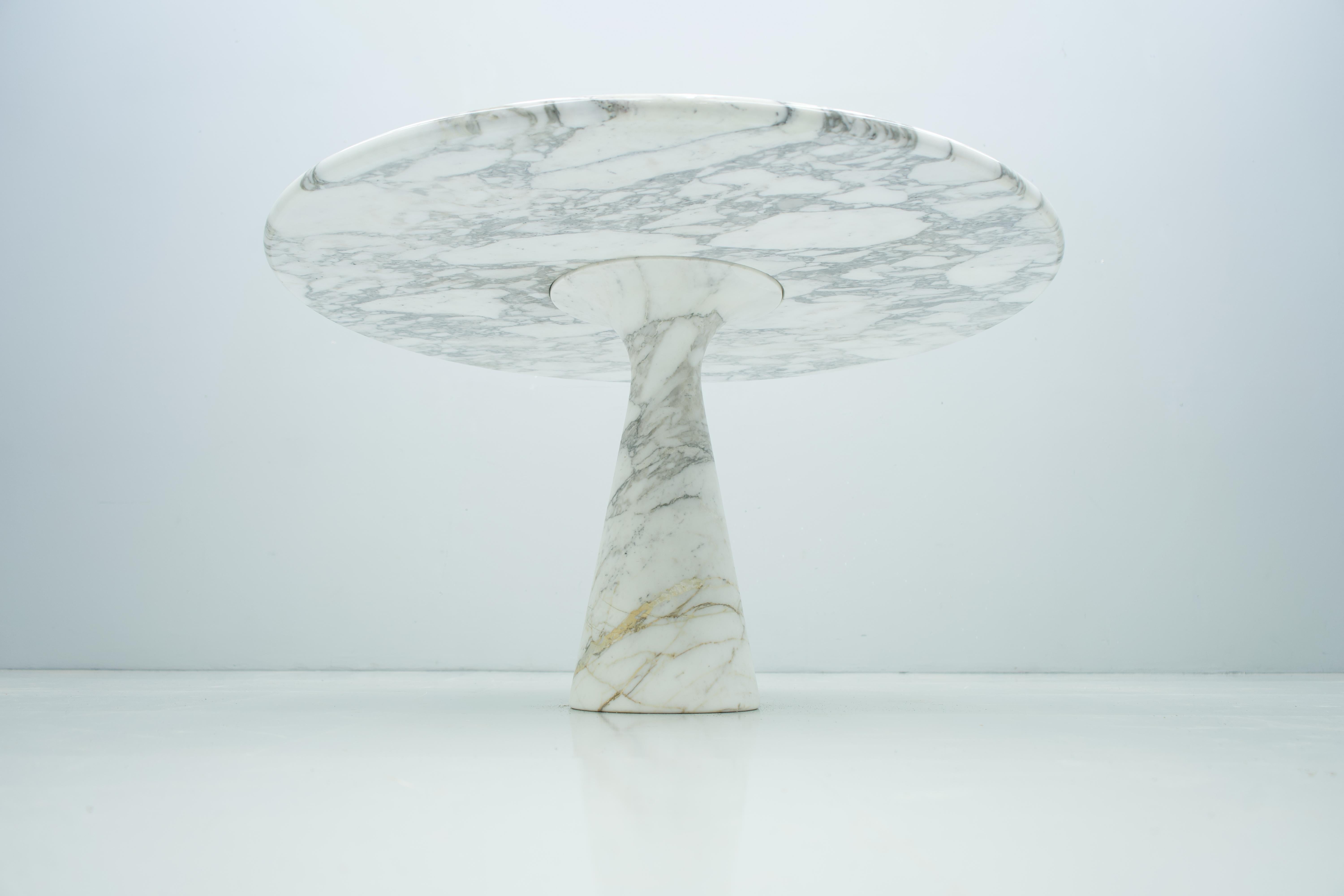White and grey marble dining table M1 by Angelo Mangiarotti for Skipper, Italy, 1969.
Good to very good condition.