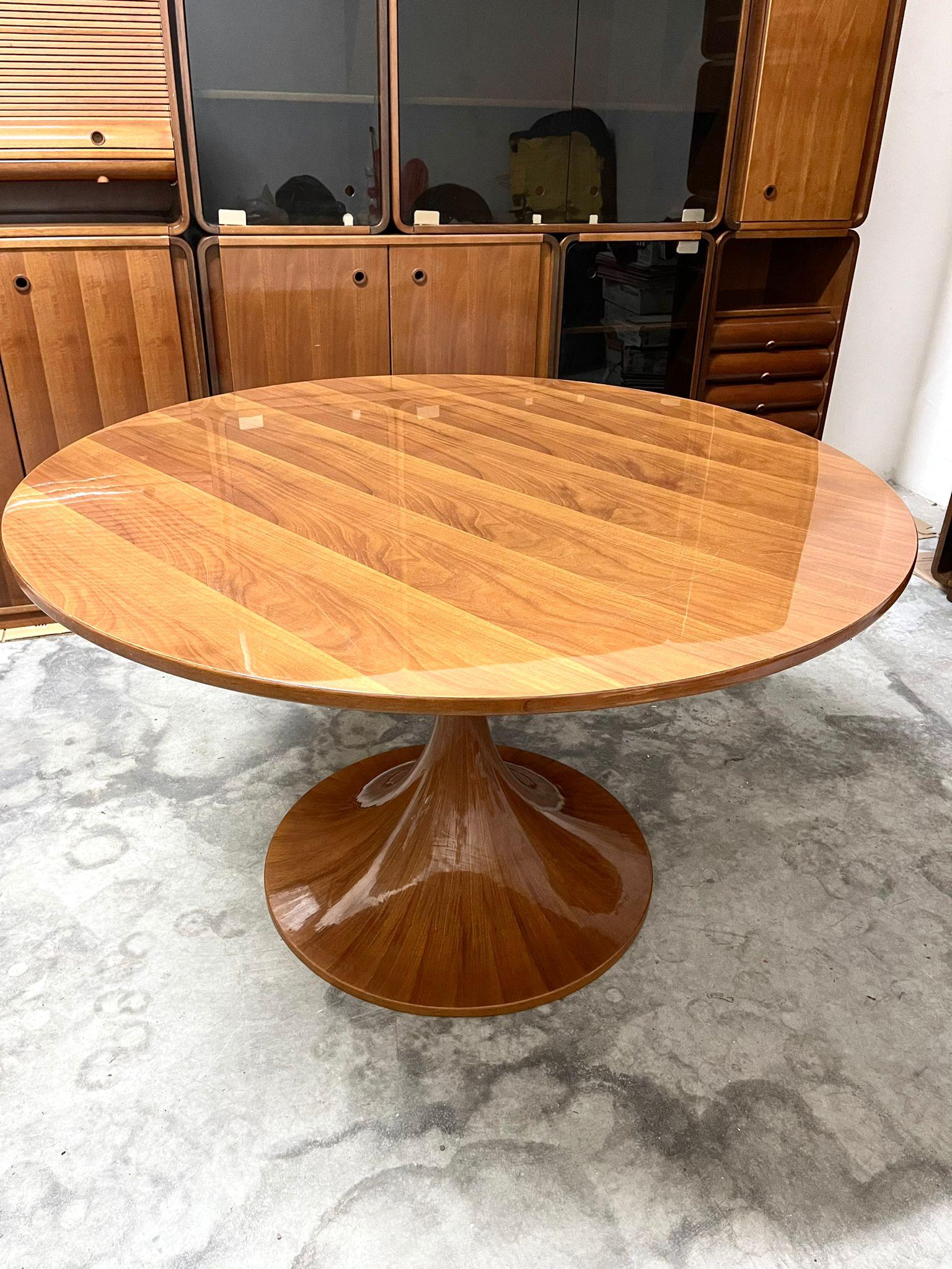 Discover the timeless elegance of this exquisite round vintage table, masterfully crafted by Angelo Massoni for Mobilia. Made from luxurious Italian national walnut, its stunning design is a testament to Massoni's exceptional skill and dedication to
