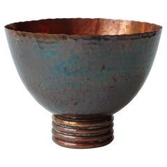 Angelo Molignoni Faenza Art Deco Hammered Copper Vase, Italy 1930s