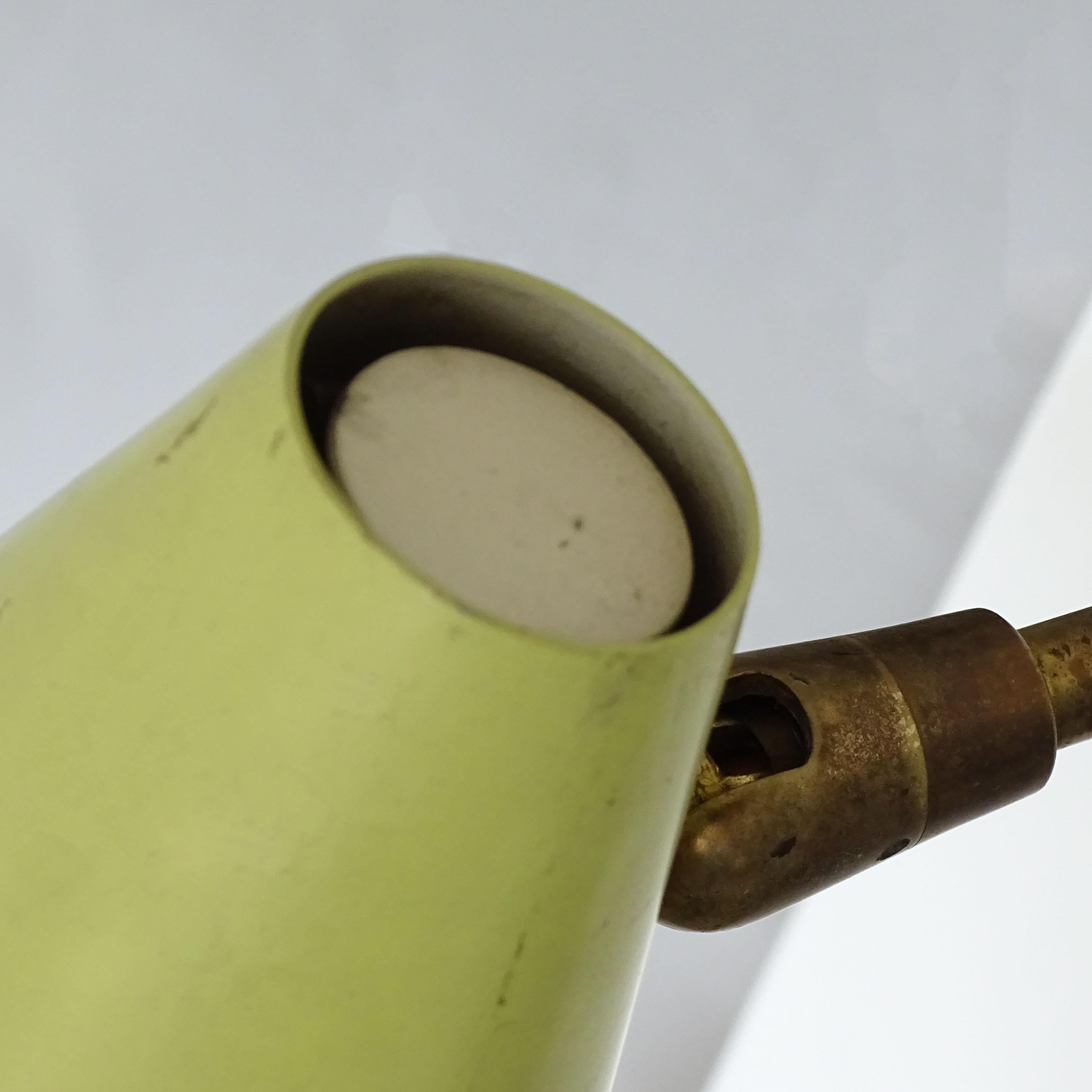 Milieu du XXe siècle Angelo Ostuni Applique jaune réglable pour Oluce, Italie, années 1950 en vente