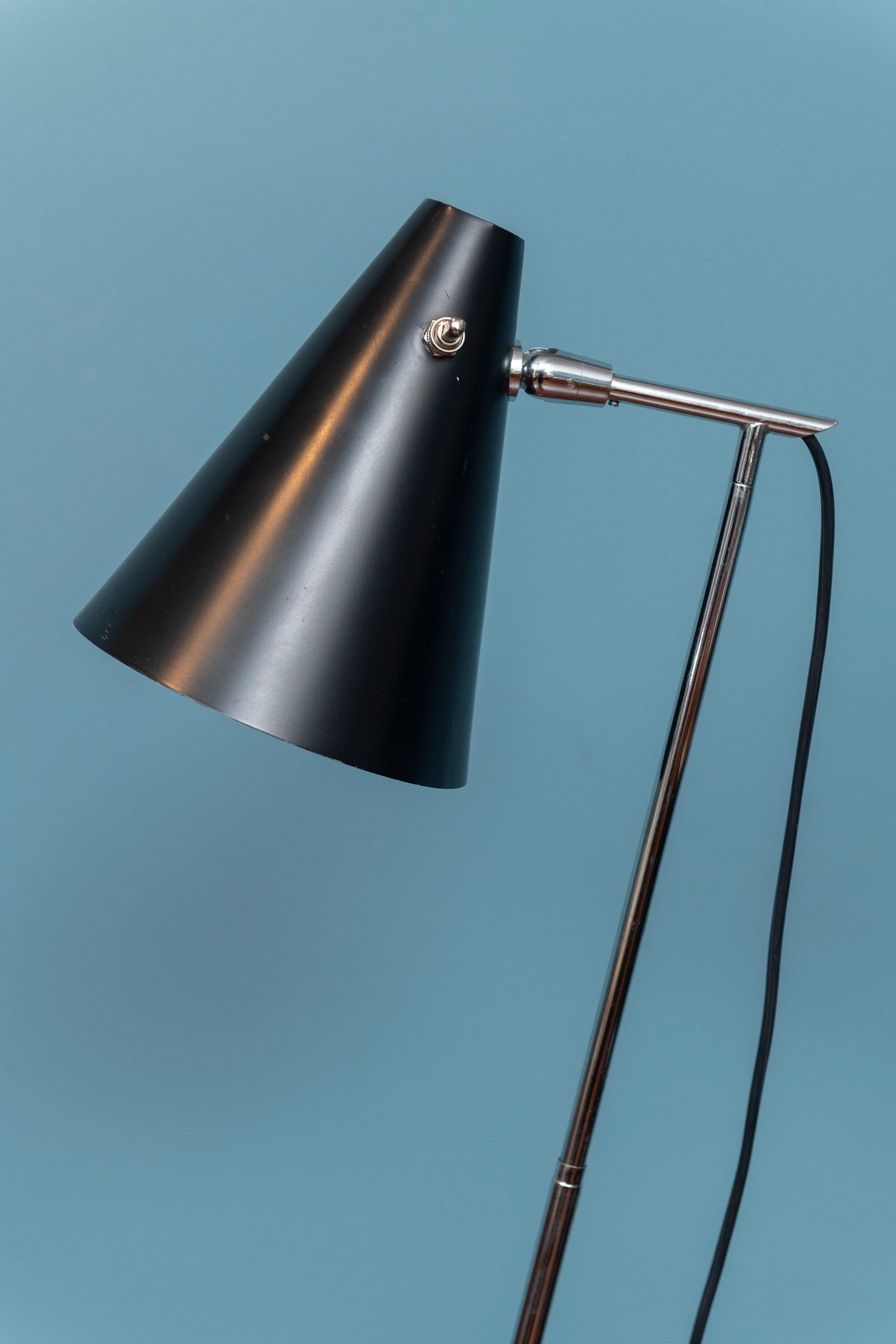 Mid-Century Modern Angelo Ostuni and Renato Forti Telescopic Lamp for Oluce, Model 201 For Sale