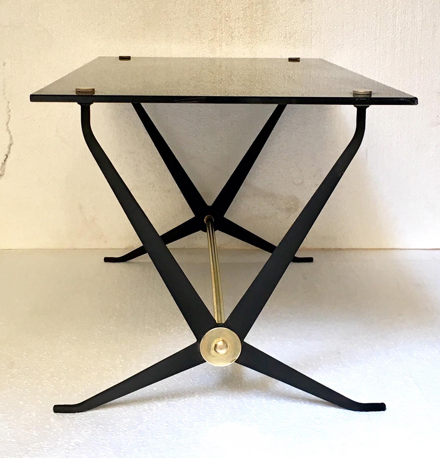 Angelo Ostuni Midcentury Brass and Black Opaline Glass Italian Coffee Table 1950

Italian coffee or end table designed by Angelo Ostuni., made in brass and black painted metal, the to is black opaline glass